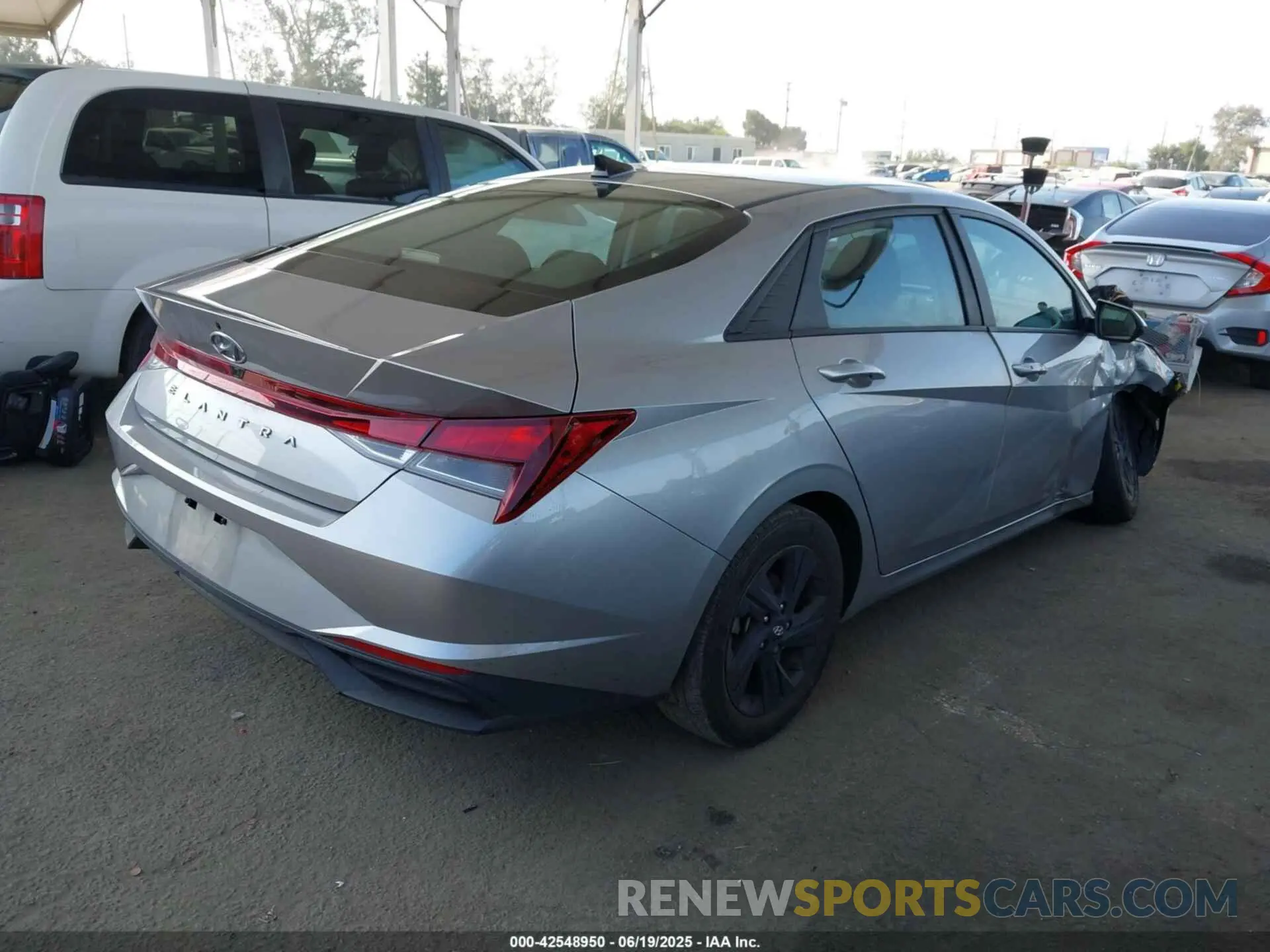 4 fotografías del automóvil dañado 5NPLS4AG9NH078247 HYUNDAI ELANTRA 2022