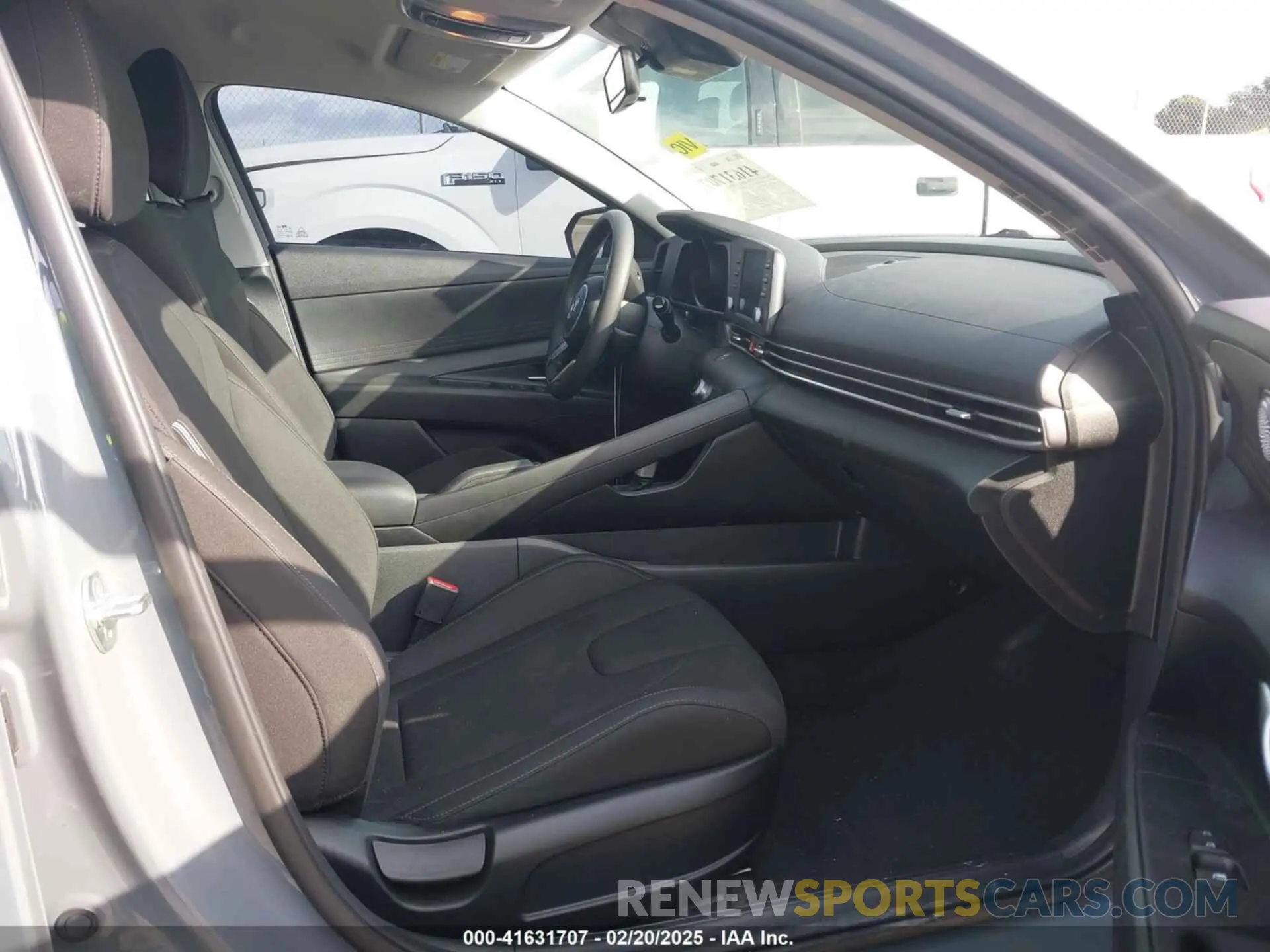 5 fotografías del automóvil dañado KMHLM4AG3NU328691 HYUNDAI ELANTRA 2022