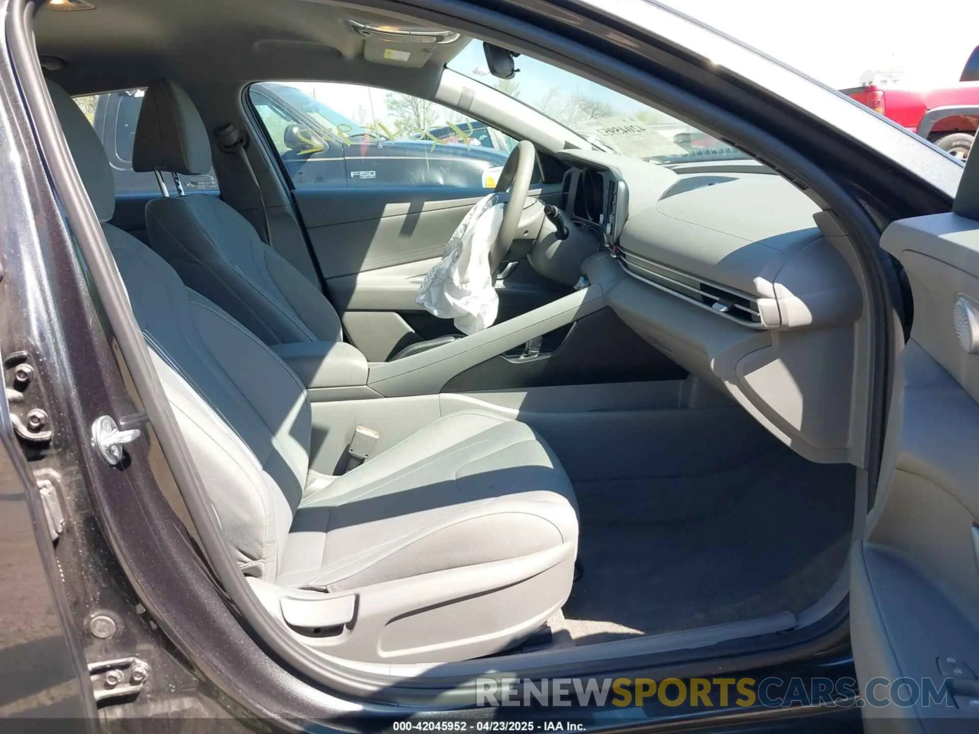 5 fotografías del automóvil dañado 5NPLM4AG0PH104487 HYUNDAI ELANTRA 2023
