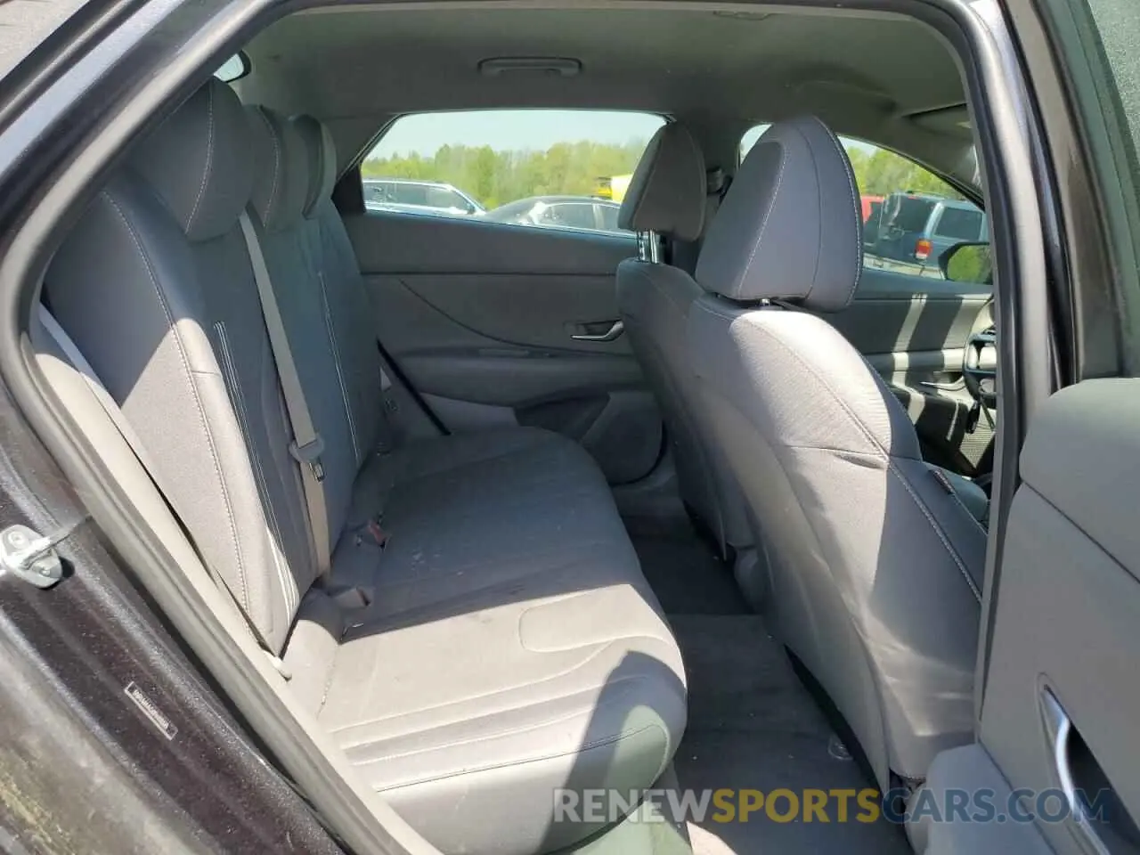 10 fotografías del automóvil dañado 5NPLM4AG0PH113335 HYUNDAI ELANTRA 2023