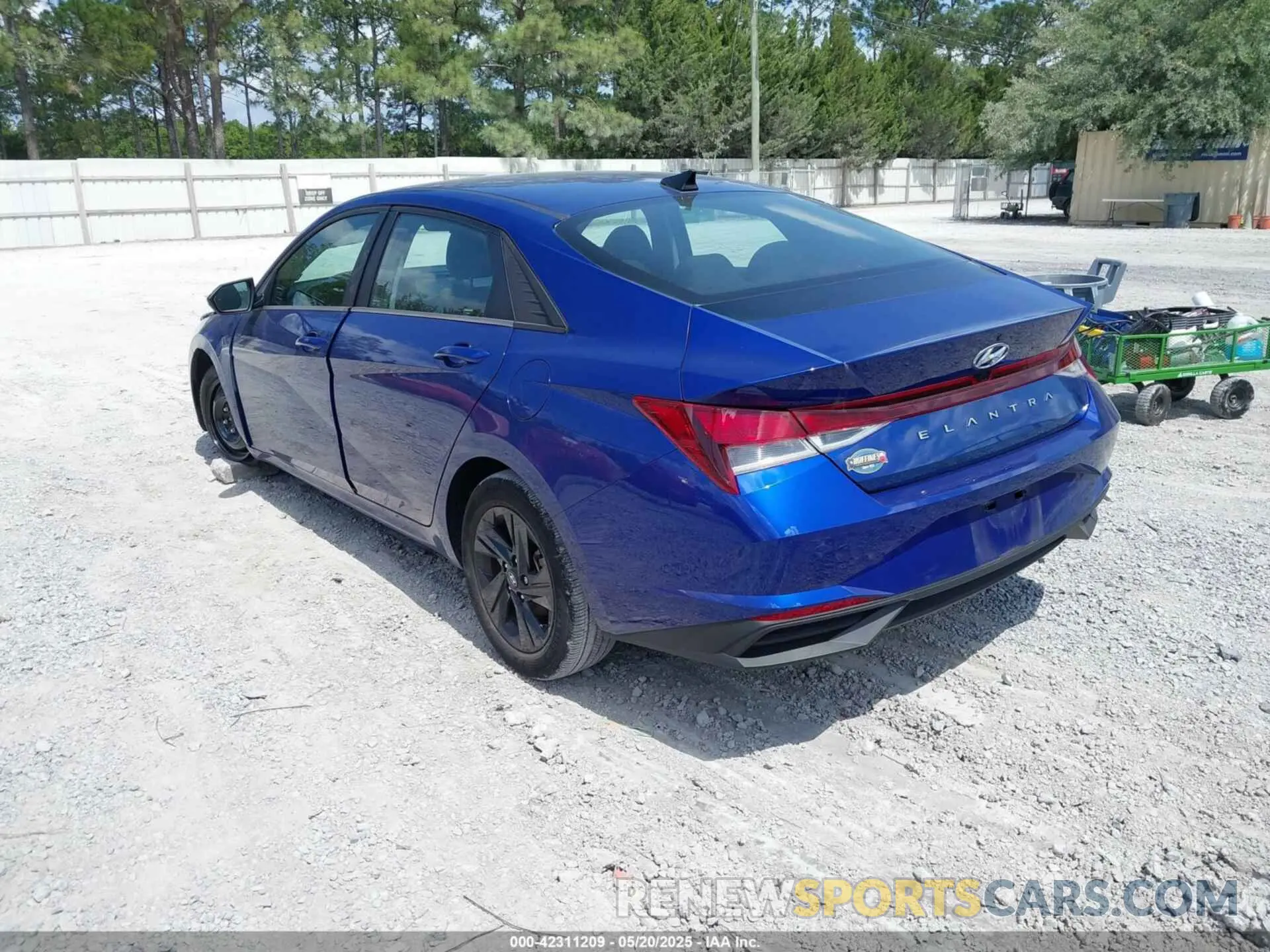 3 fotografías del automóvil dañado 5NPLM4AG0PH117112 HYUNDAI ELANTRA 2023