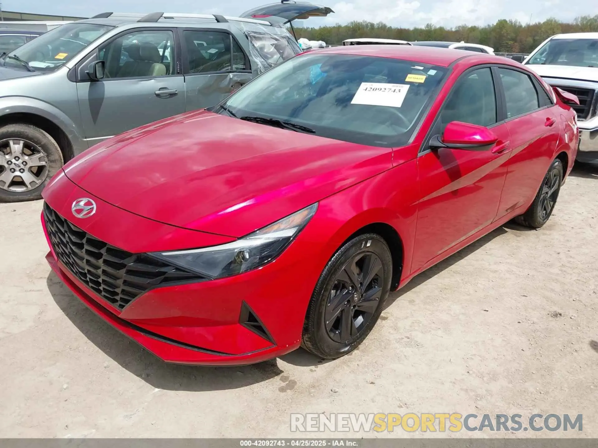 2 fotografías del automóvil dañado 5NPLM4AG1PH098568 HYUNDAI ELANTRA 2023