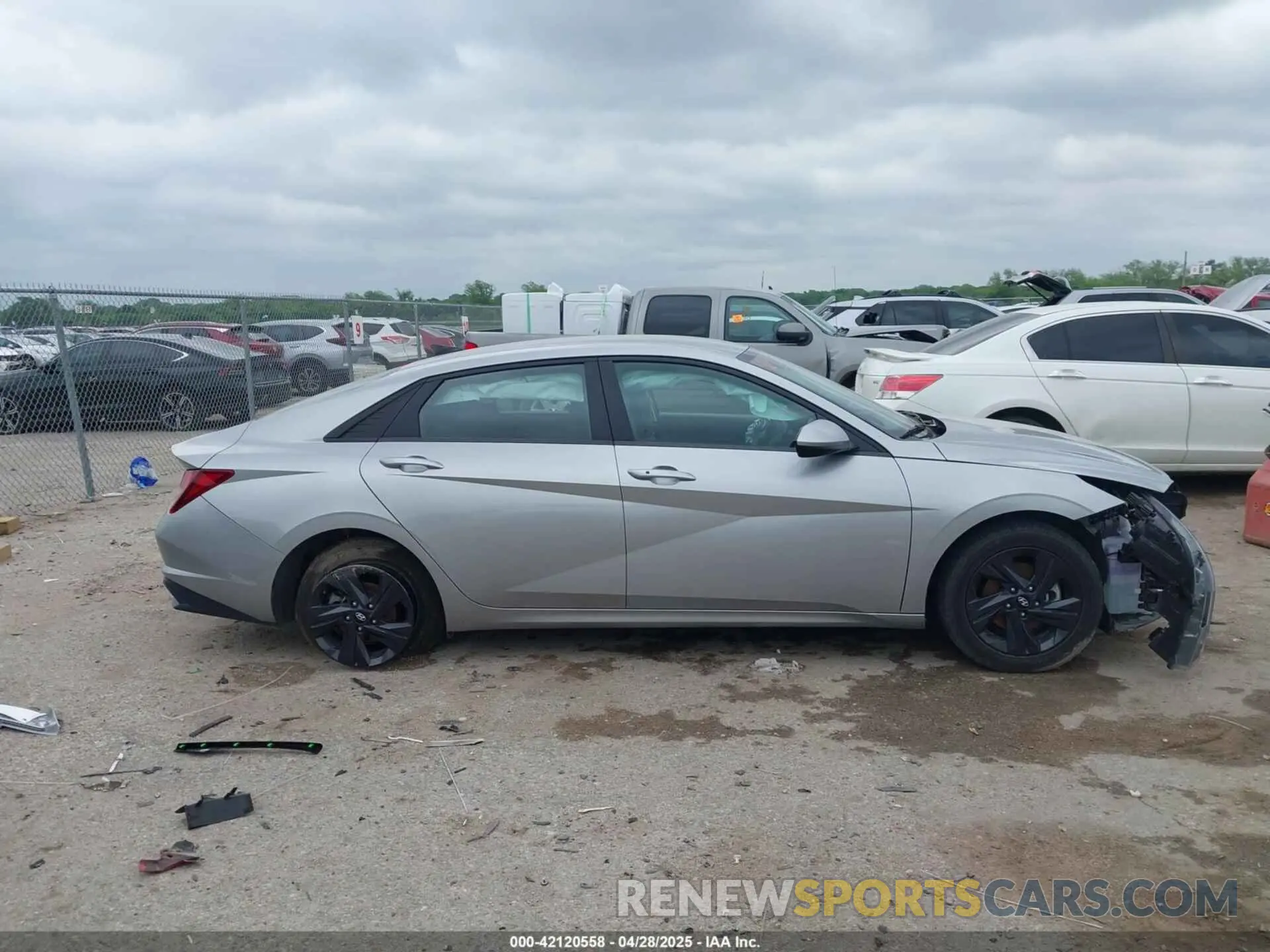 13 fotografías del automóvil dañado 5NPLM4AG1PH103915 HYUNDAI ELANTRA 2023