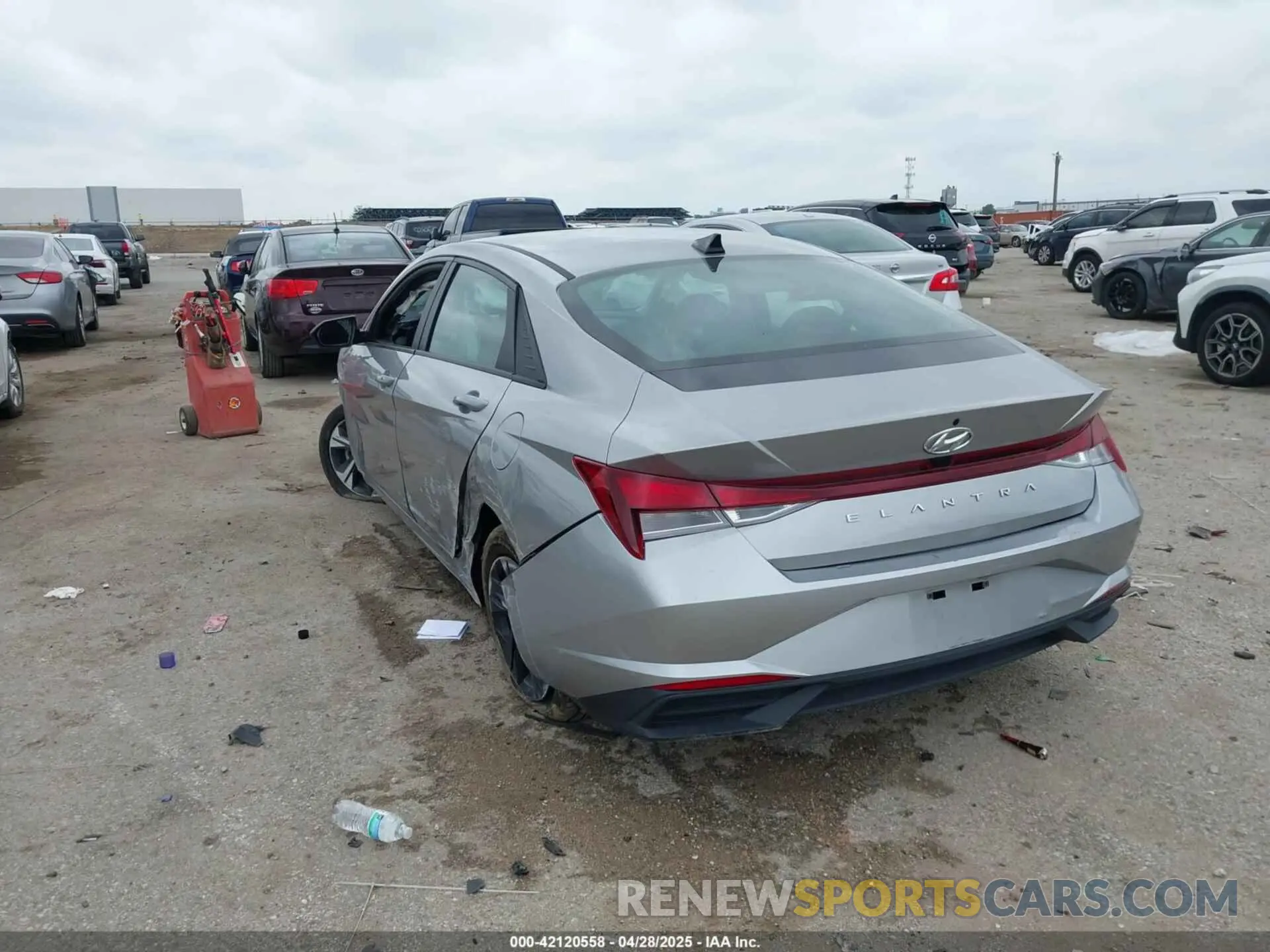 3 fotografías del automóvil dañado 5NPLM4AG1PH103915 HYUNDAI ELANTRA 2023