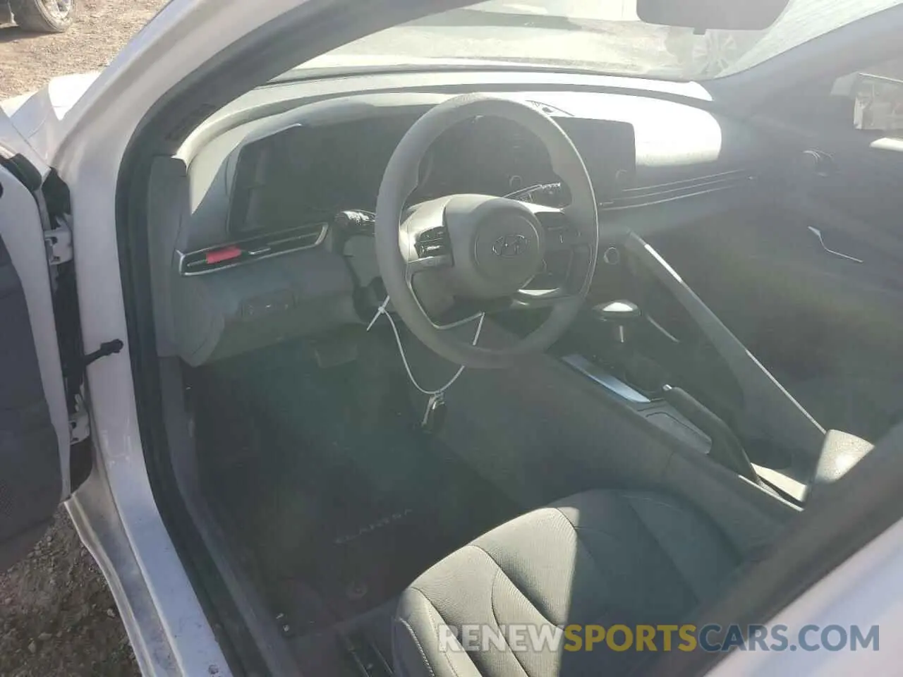 8 fotografías del automóvil dañado 5NPLM4AG2PH108167 HYUNDAI ELANTRA 2023