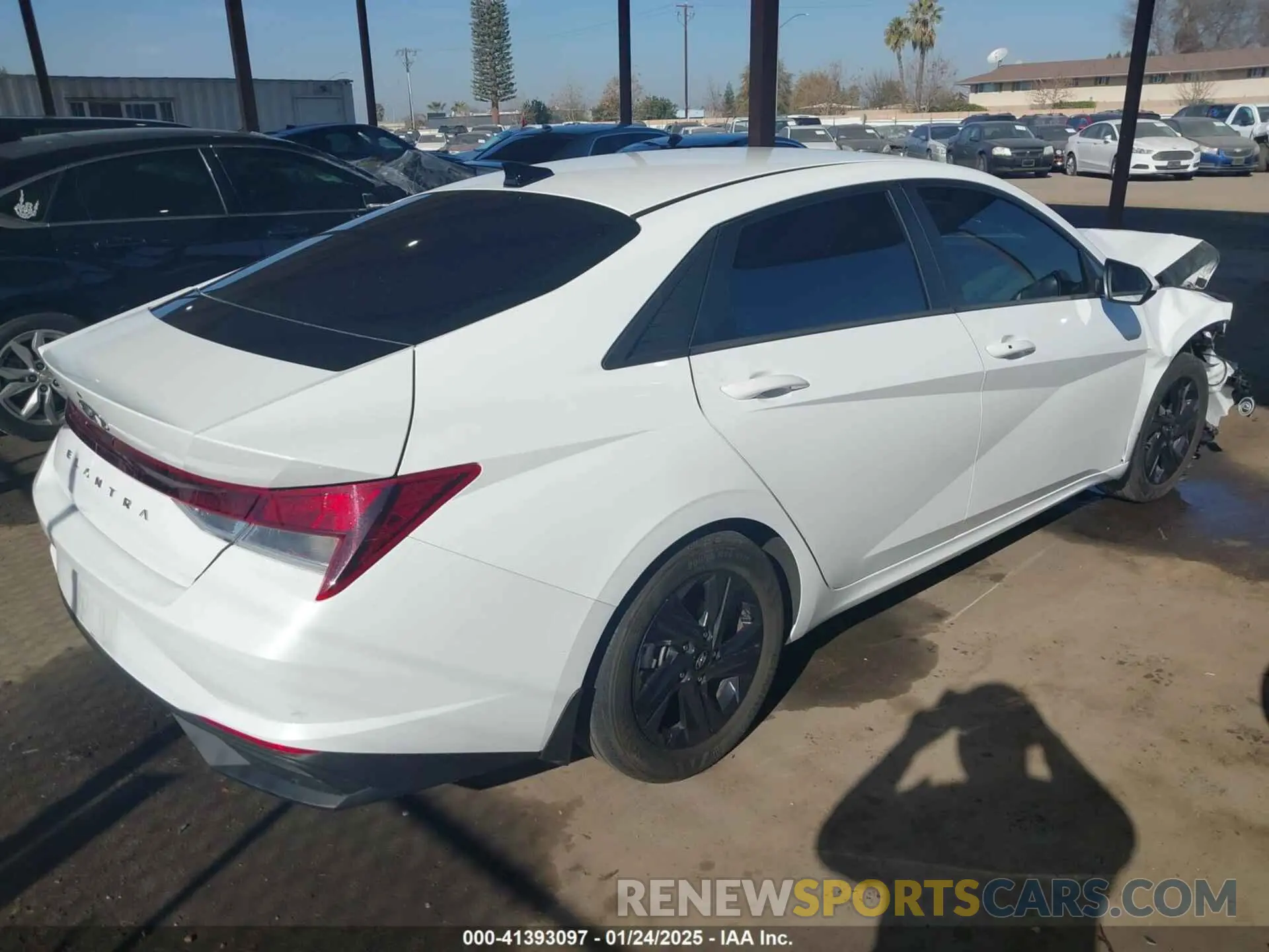 4 fotografías del automóvil dañado 5NPLM4AG3PH093811 HYUNDAI ELANTRA 2023