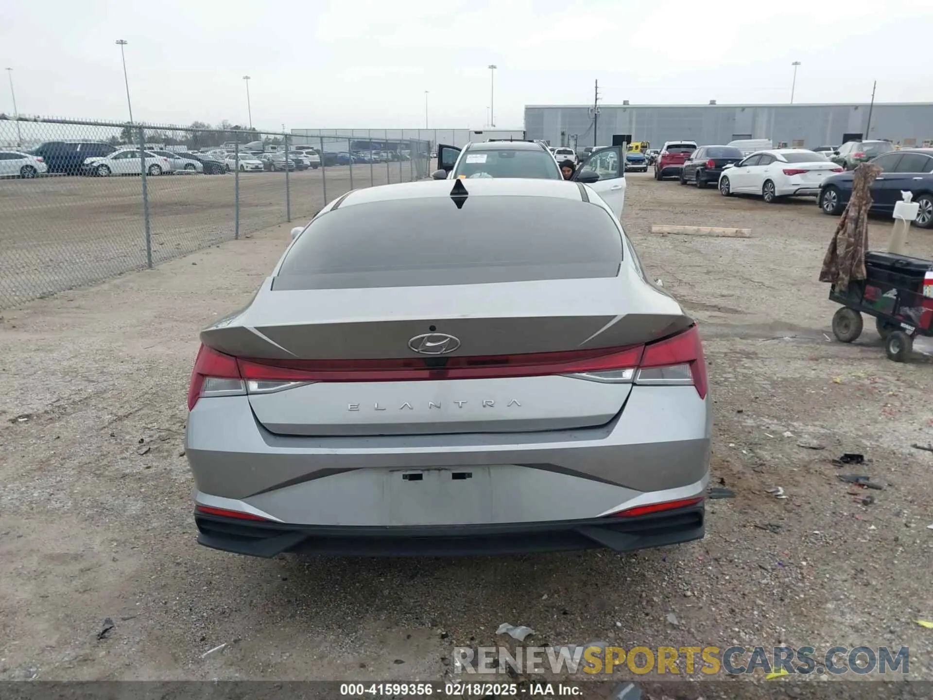 16 fotografías del automóvil dañado 5NPLM4AG3PH104760 HYUNDAI ELANTRA 2023