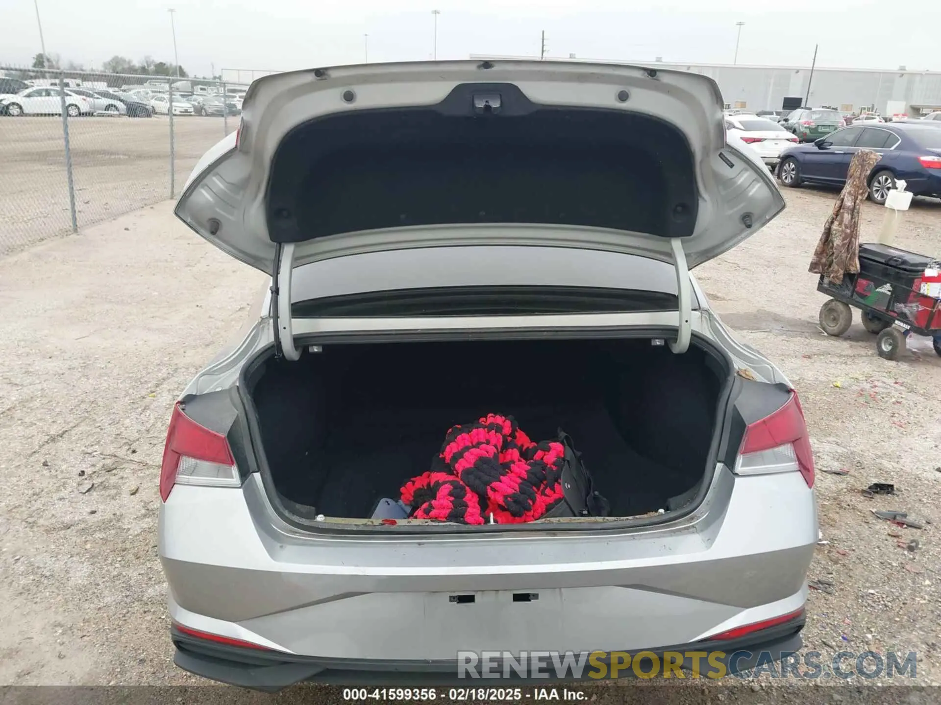 18 fotografías del automóvil dañado 5NPLM4AG3PH104760 HYUNDAI ELANTRA 2023