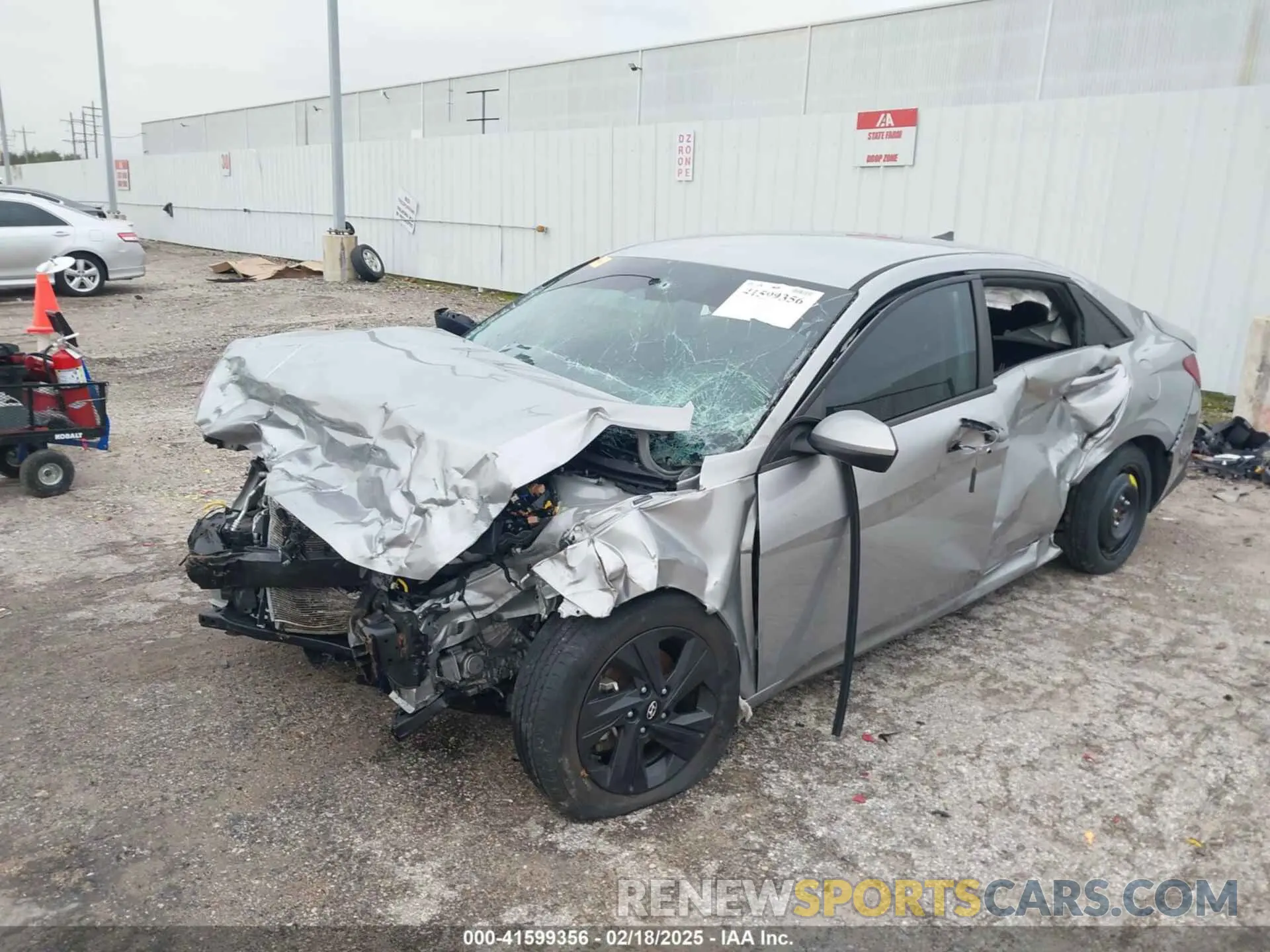 2 fotografías del automóvil dañado 5NPLM4AG3PH104760 HYUNDAI ELANTRA 2023