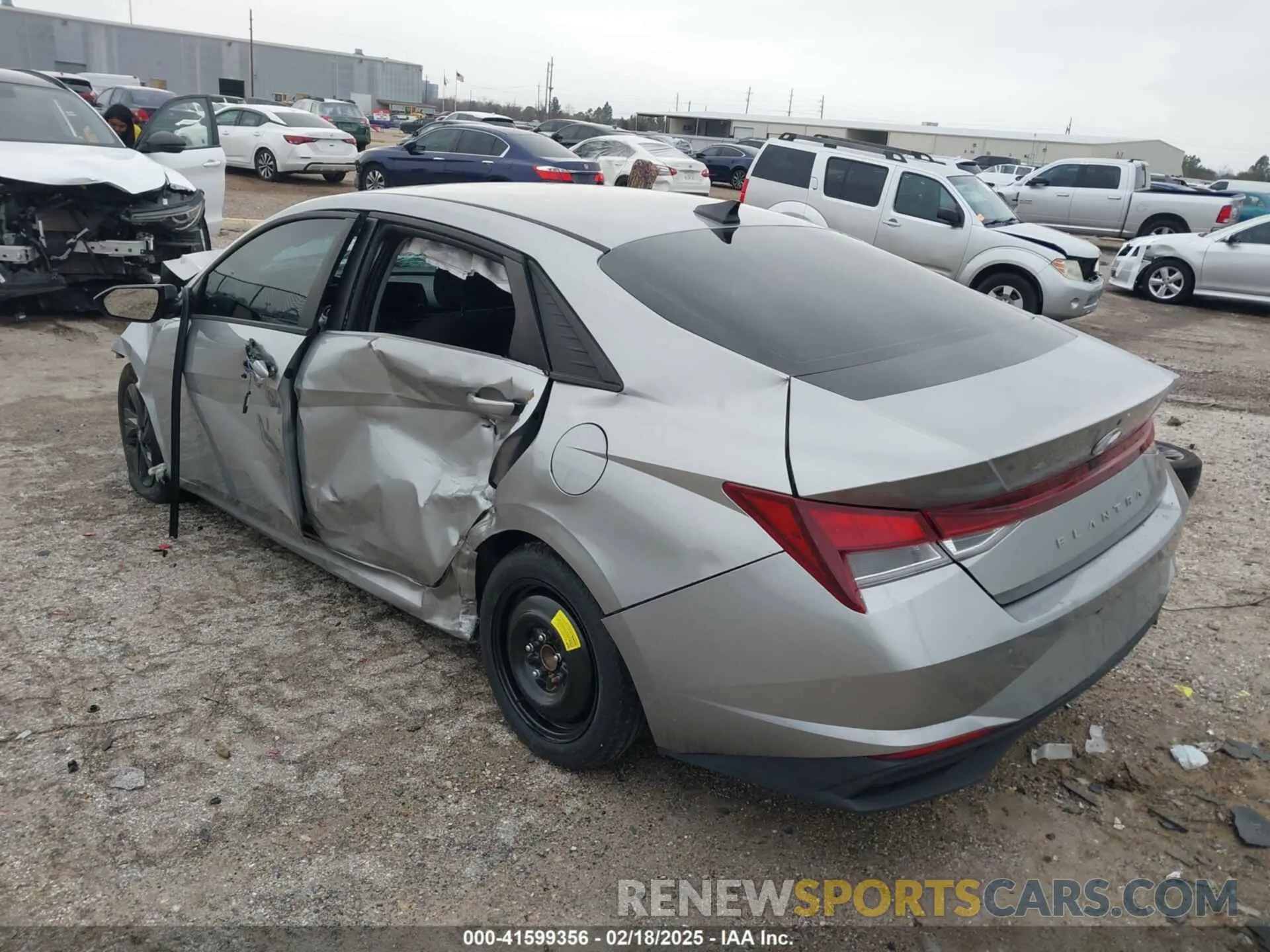 3 fotografías del automóvil dañado 5NPLM4AG3PH104760 HYUNDAI ELANTRA 2023
