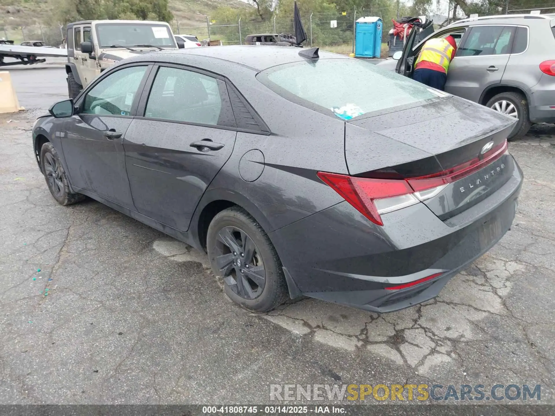 3 fotografías del automóvil dañado 5NPLM4AG4PH102824 HYUNDAI ELANTRA 2023