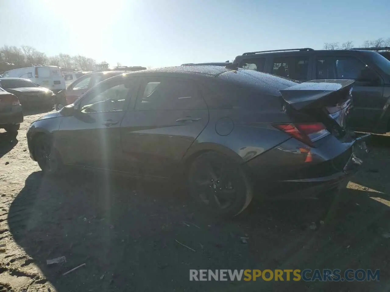 2 fotografías del automóvil dañado 5NPLM4AG6PH119723 HYUNDAI ELANTRA 2023