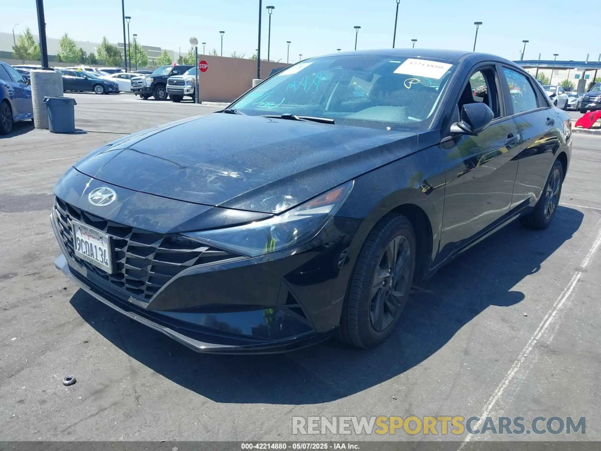 2 fotografías del automóvil dañado 5NPLM4AG7PH092869 HYUNDAI ELANTRA 2023
