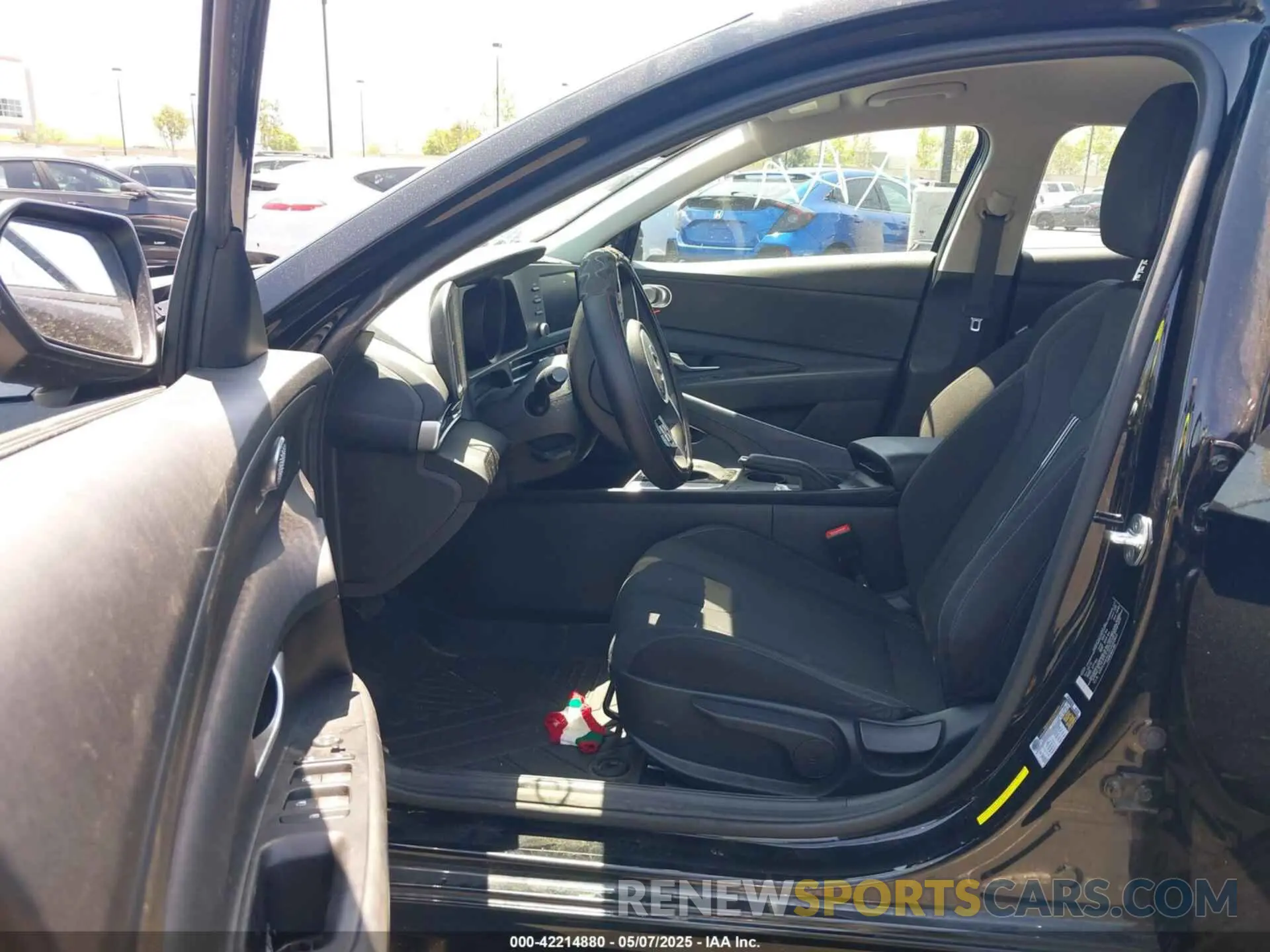 5 fotografías del automóvil dañado 5NPLM4AG7PH092869 HYUNDAI ELANTRA 2023