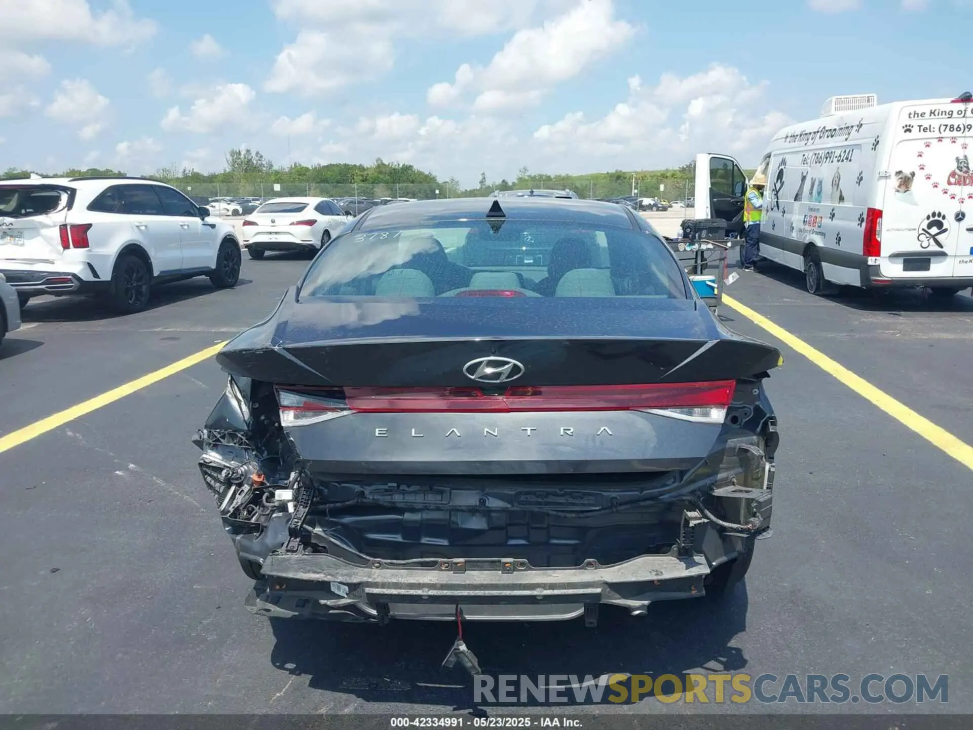 17 fotografías del automóvil dañado 5NPLM4AG7PH103787 HYUNDAI ELANTRA 2023