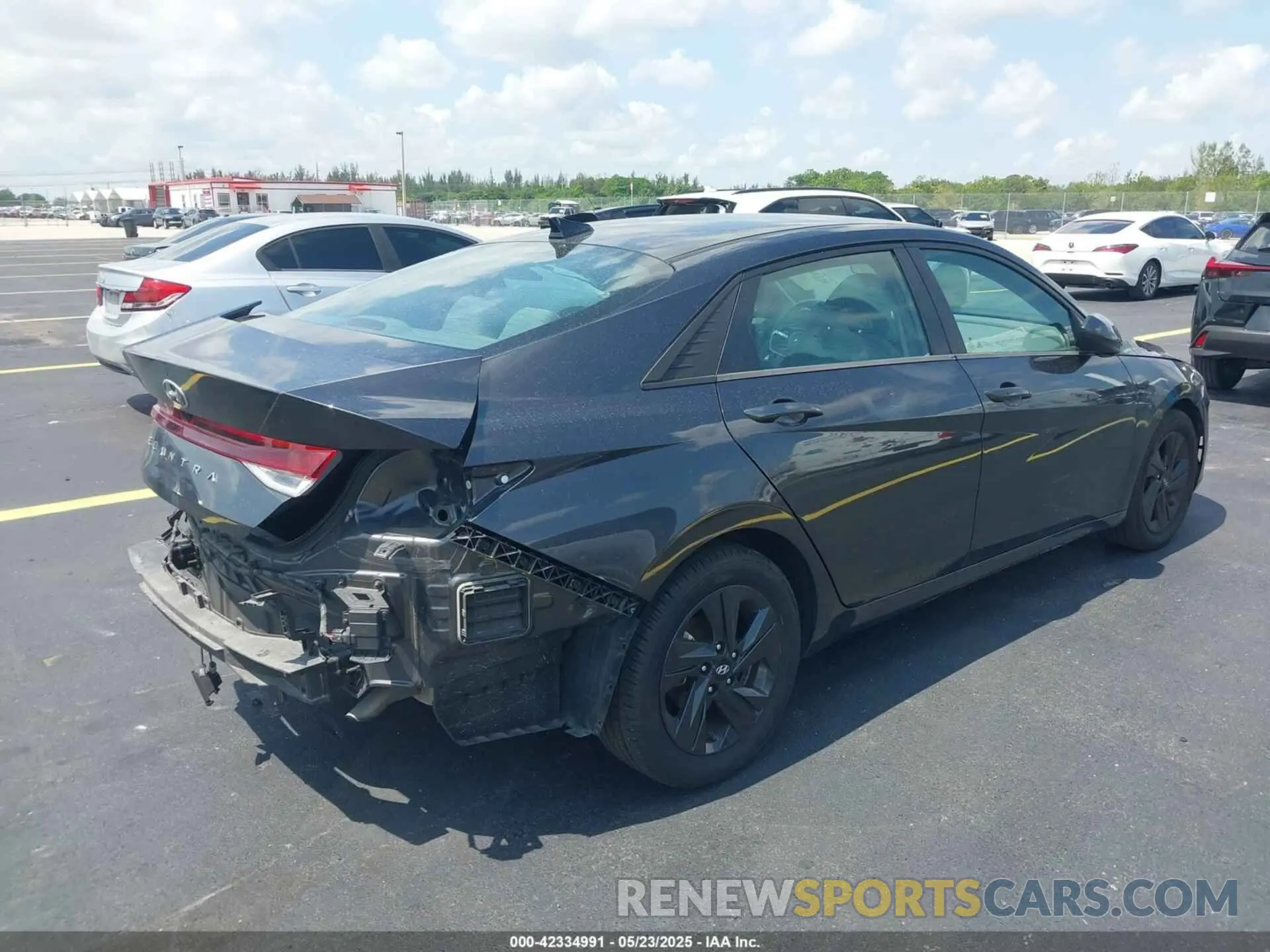 4 fotografías del automóvil dañado 5NPLM4AG7PH103787 HYUNDAI ELANTRA 2023