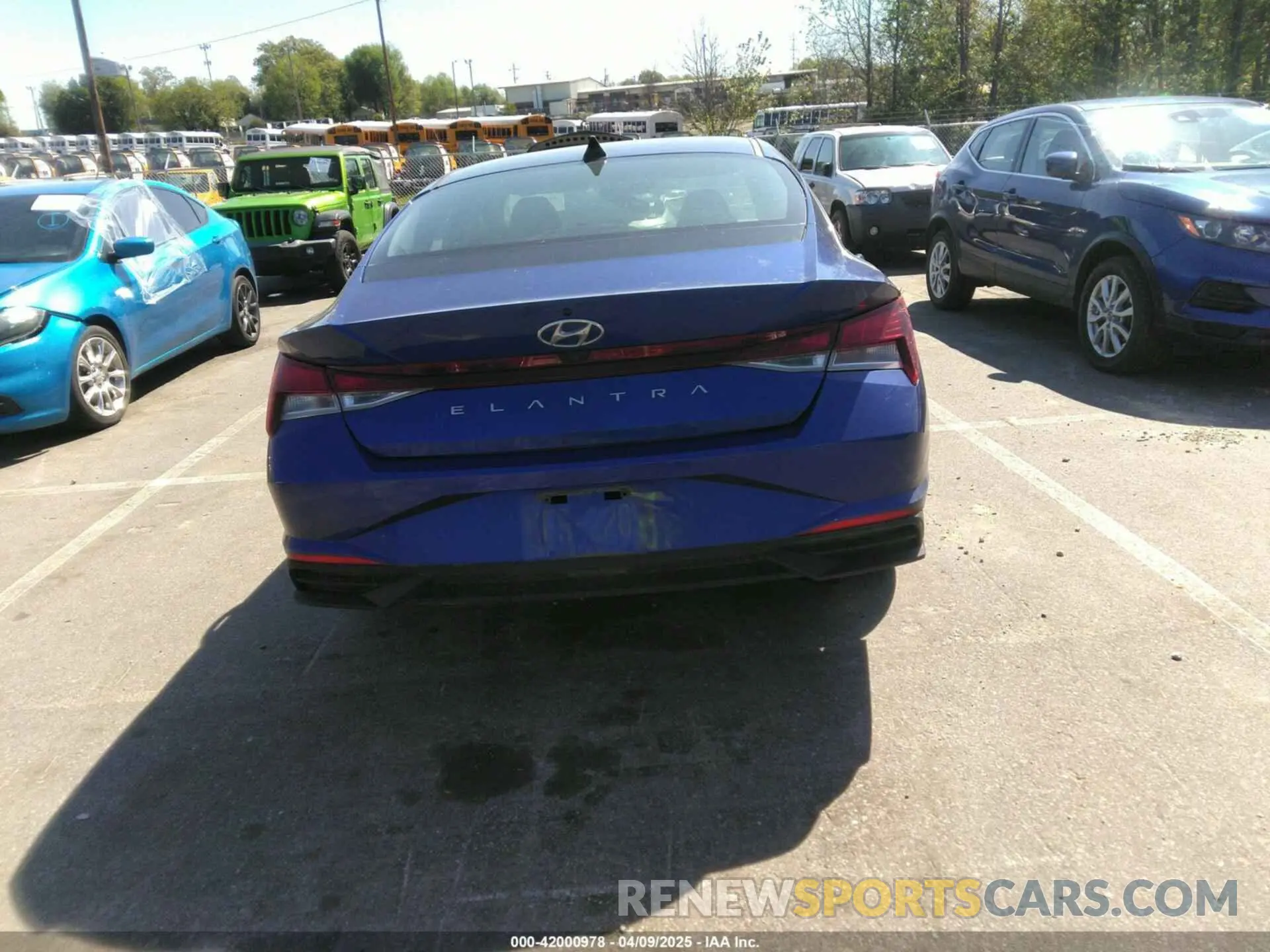 17 fotografías del automóvil dañado 5NPLM4AG8PH110215 HYUNDAI ELANTRA 2023