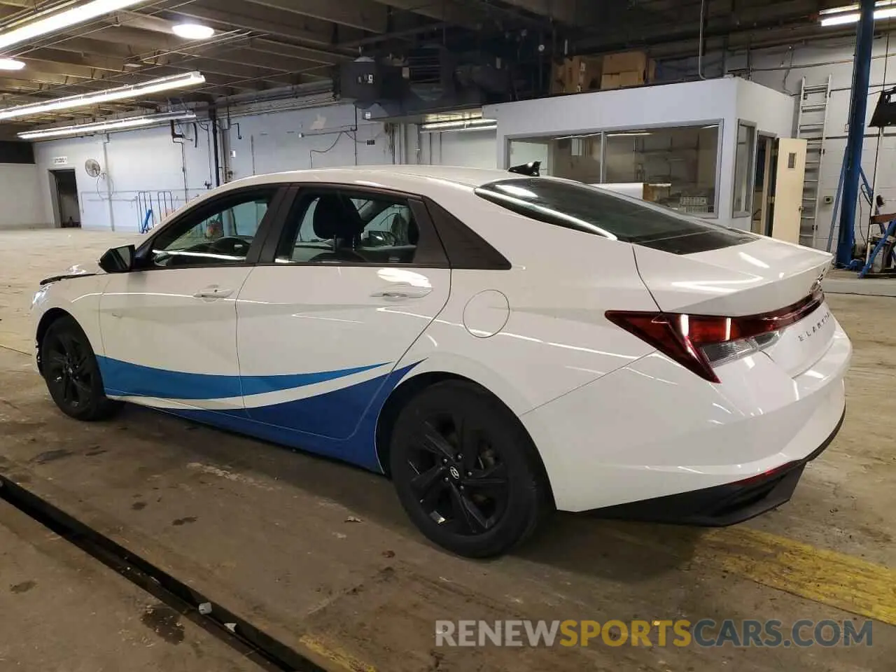 2 fotografías del automóvil dañado 5NPLM4AG9PH101653 HYUNDAI ELANTRA 2023