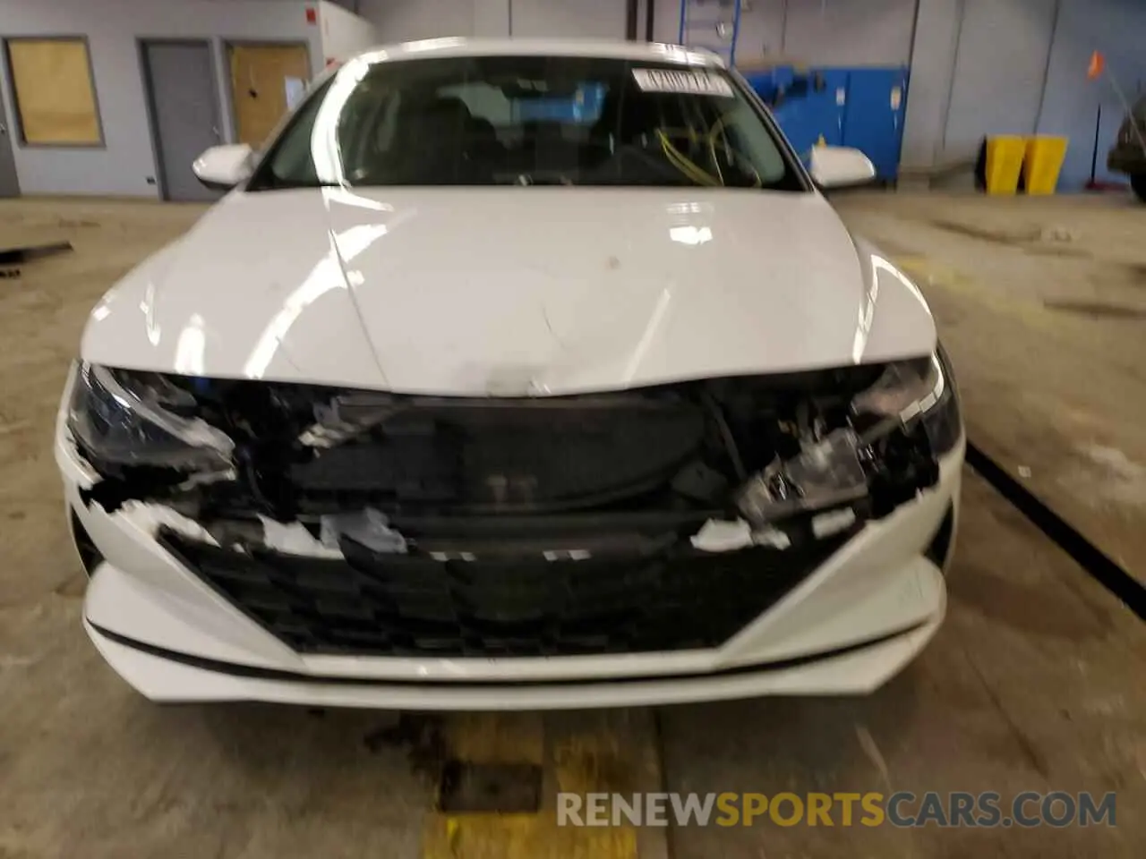 5 fotografías del automóvil dañado 5NPLM4AG9PH101653 HYUNDAI ELANTRA 2023