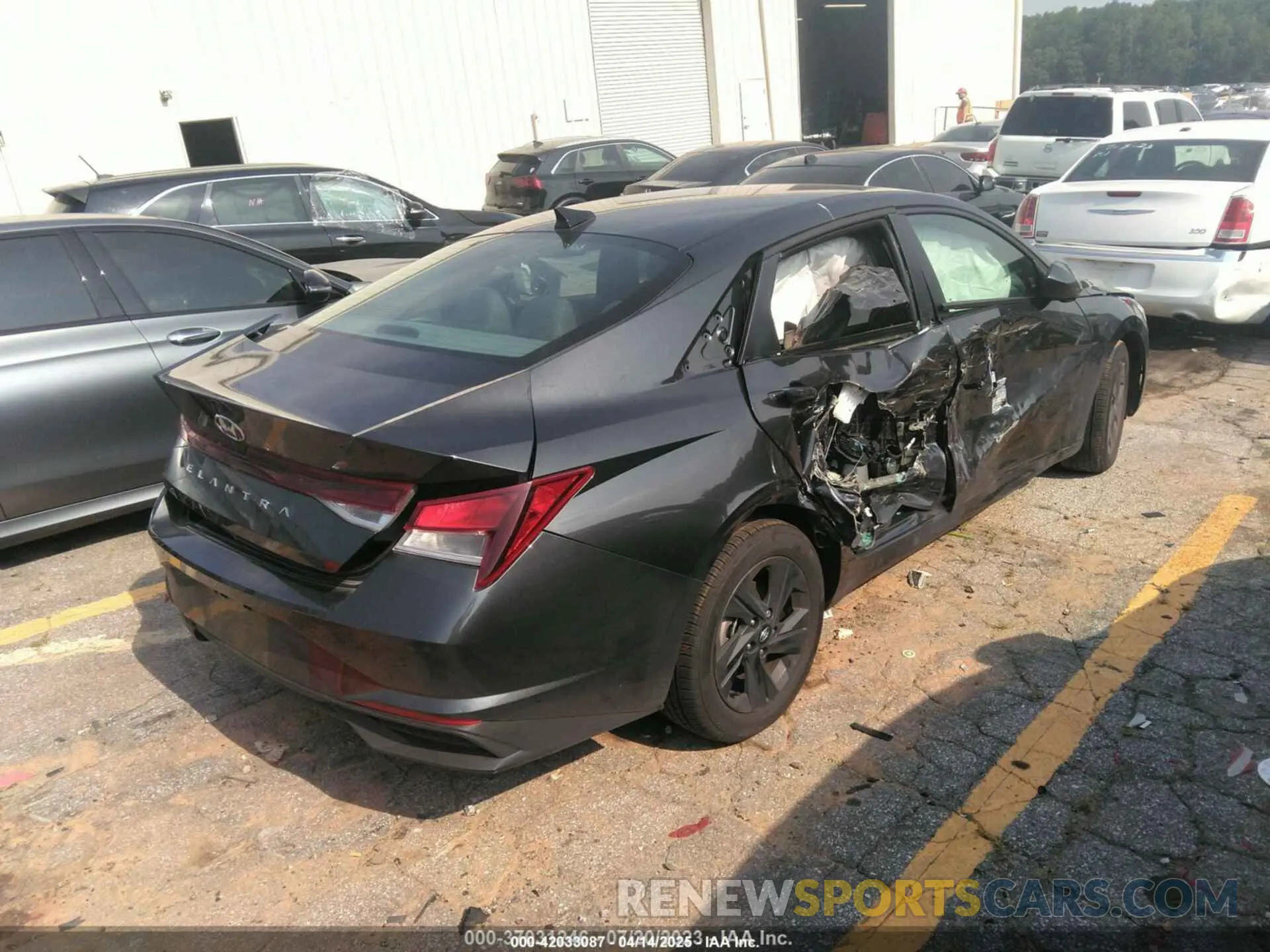 4 fotografías del automóvil dañado 5NPLM4AG9PH113737 HYUNDAI ELANTRA 2023