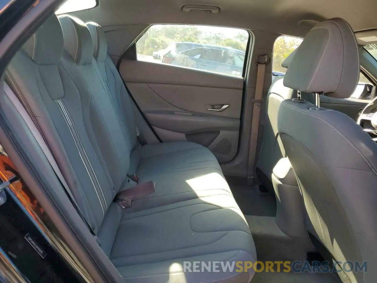 10 fotografías del automóvil dañado 5NPLM4AGXPH110345 HYUNDAI ELANTRA 2023