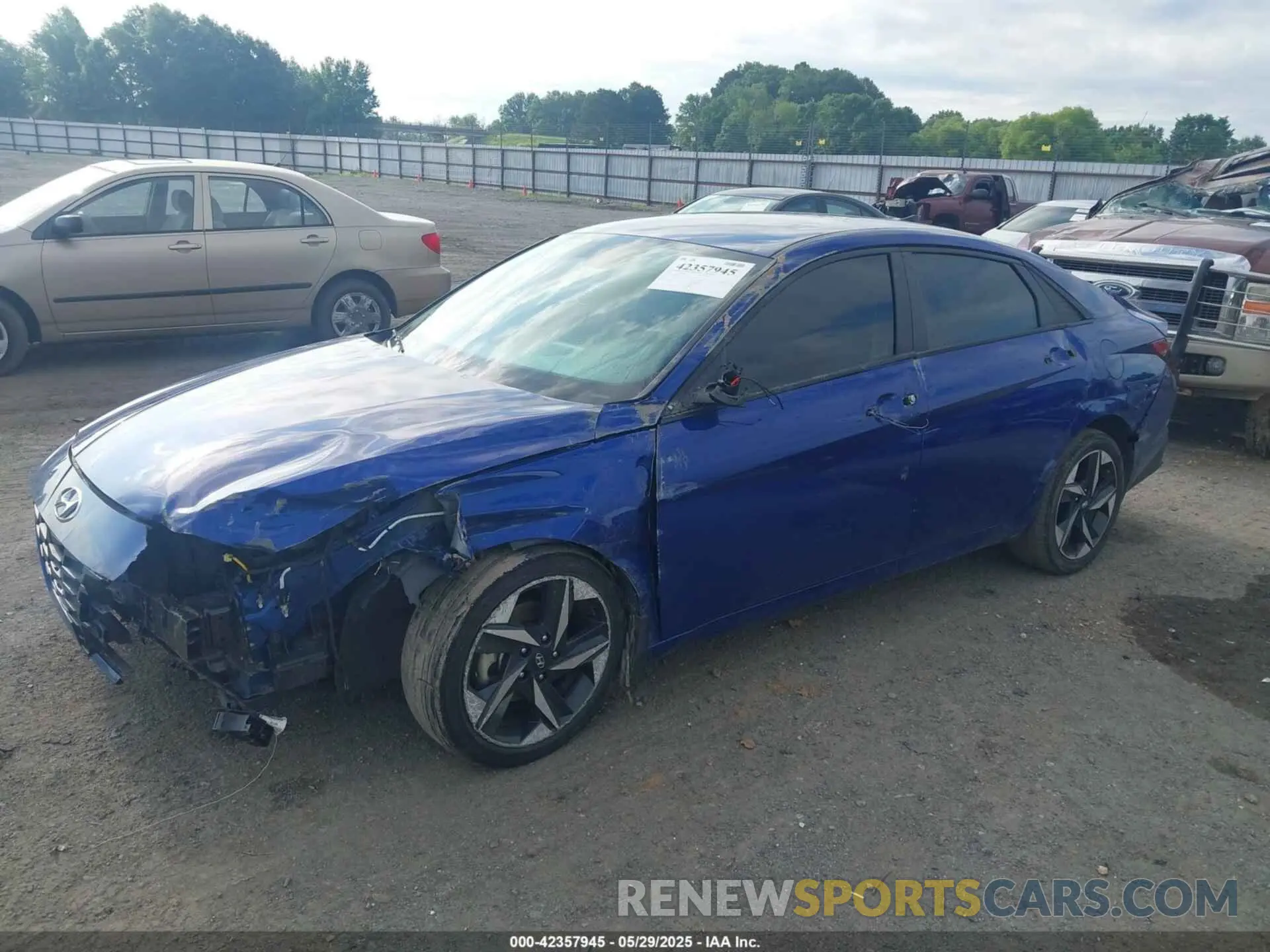 2 fotografías del automóvil dañado 5NPLS4AG2PH111673 HYUNDAI ELANTRA 2023