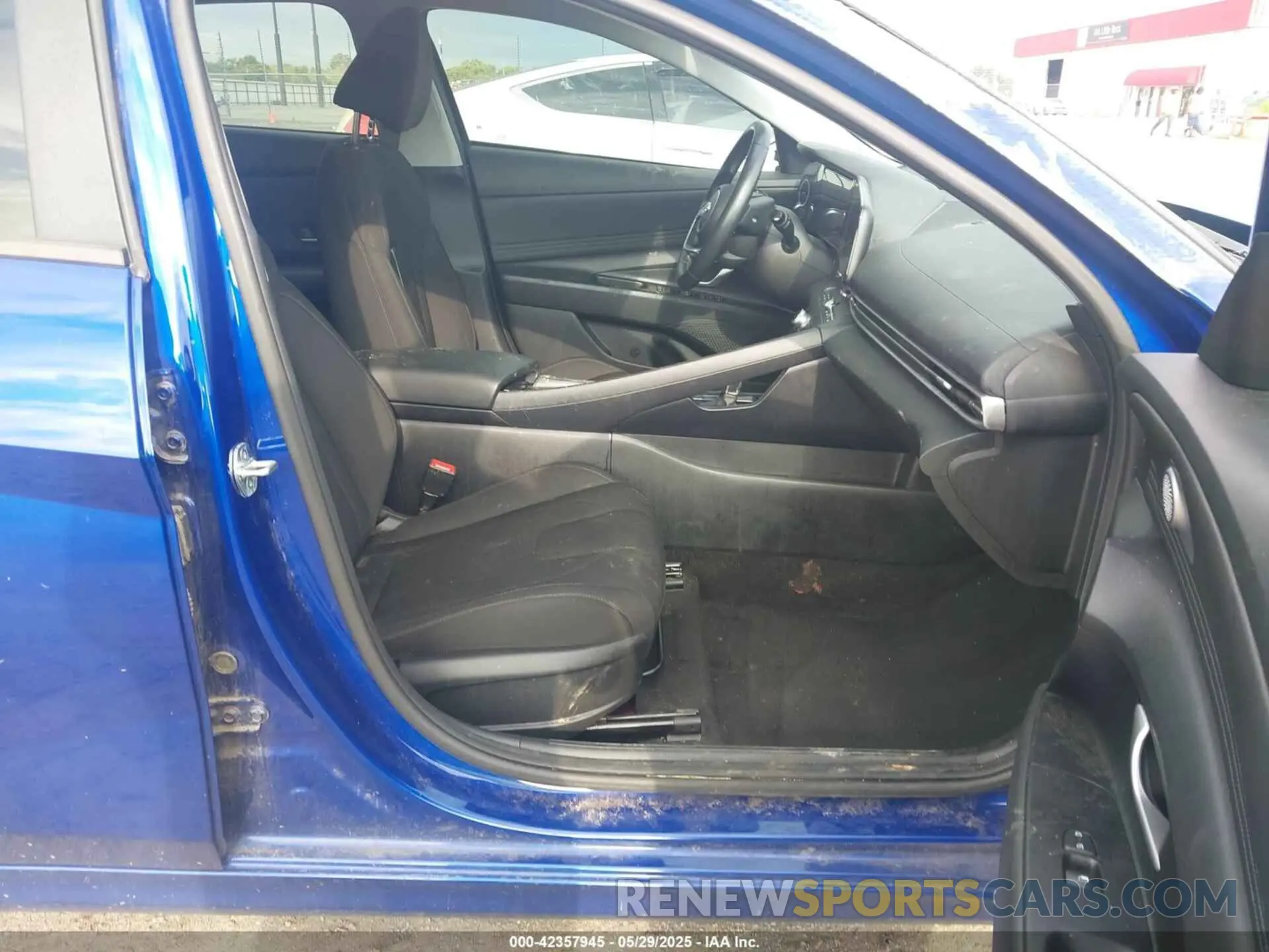 5 fotografías del automóvil dañado 5NPLS4AG2PH111673 HYUNDAI ELANTRA 2023