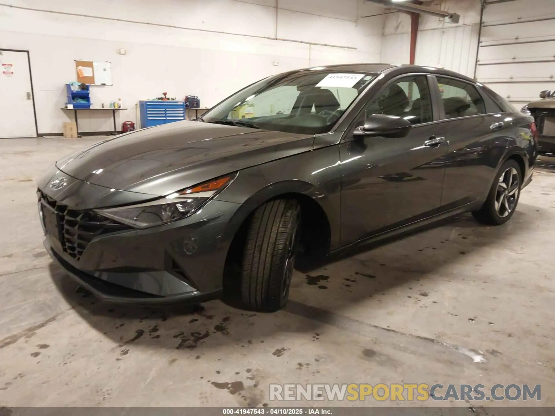 2 fotografías del automóvil dañado 5NPLS4AG3PH118177 HYUNDAI ELANTRA 2023