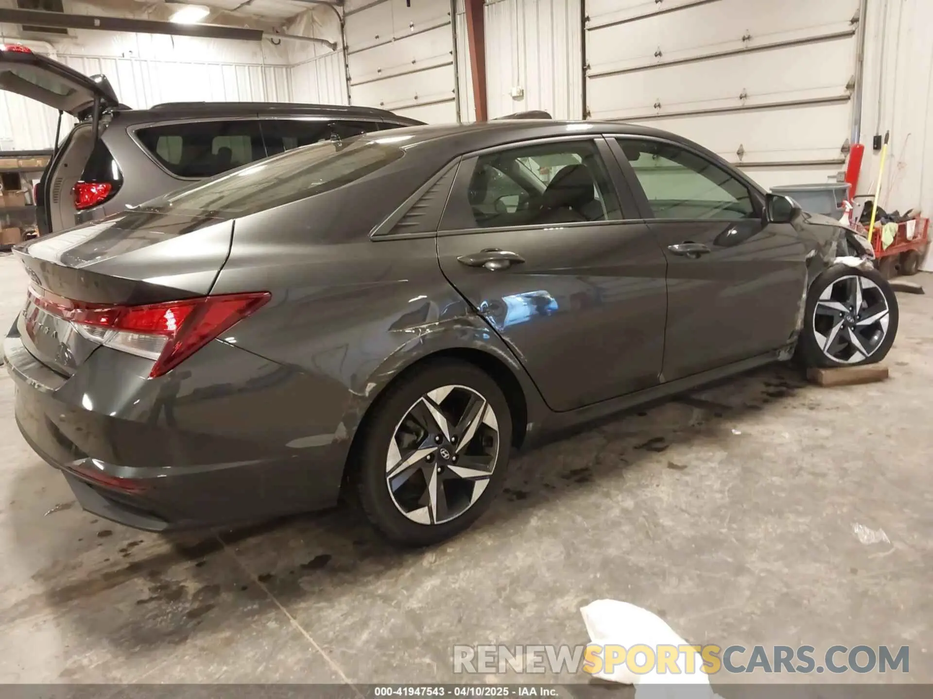 4 fotografías del automóvil dañado 5NPLS4AG3PH118177 HYUNDAI ELANTRA 2023