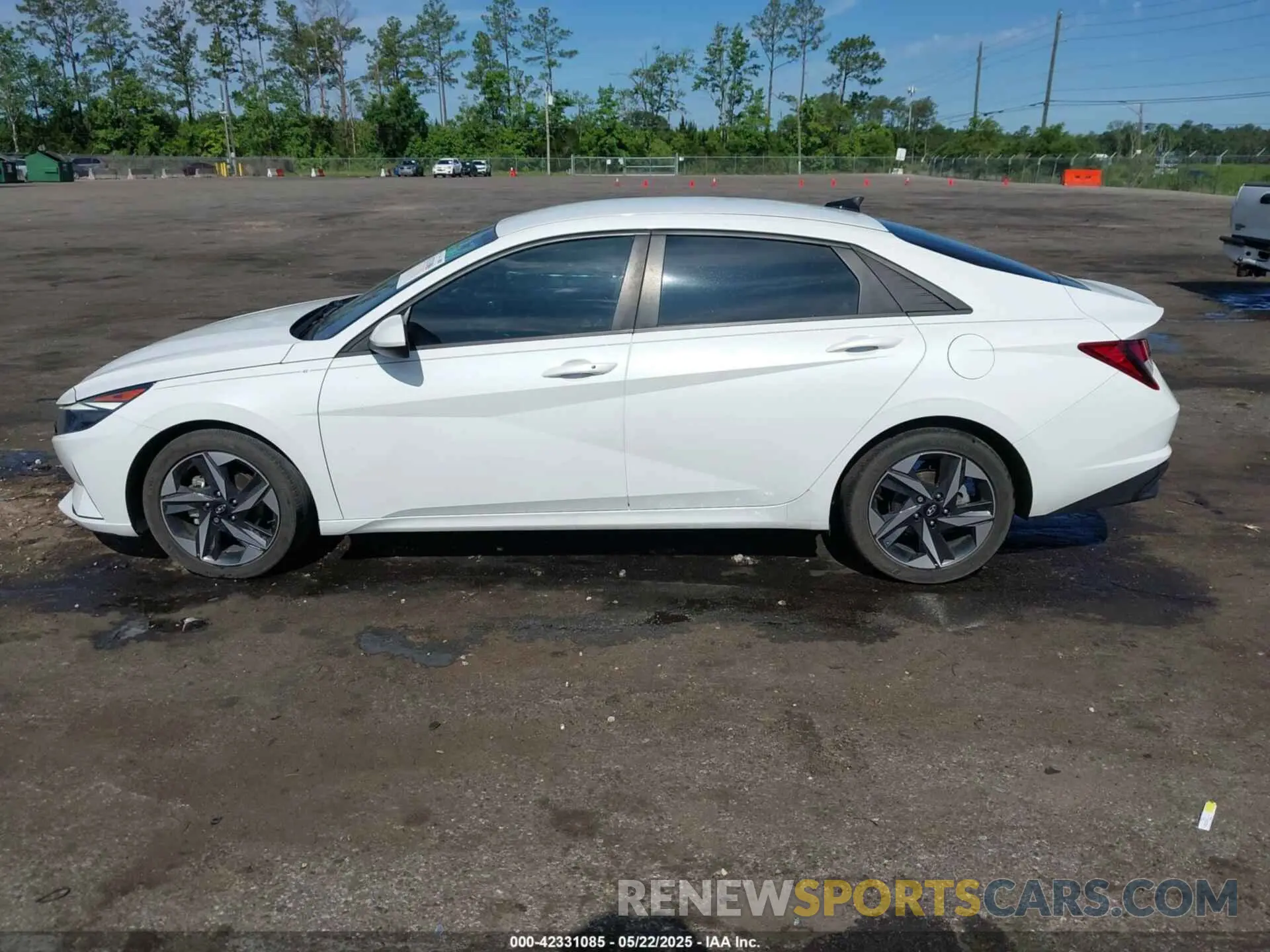 14 fotografías del automóvil dañado 5NPLS4AG5PH088017 HYUNDAI ELANTRA 2023