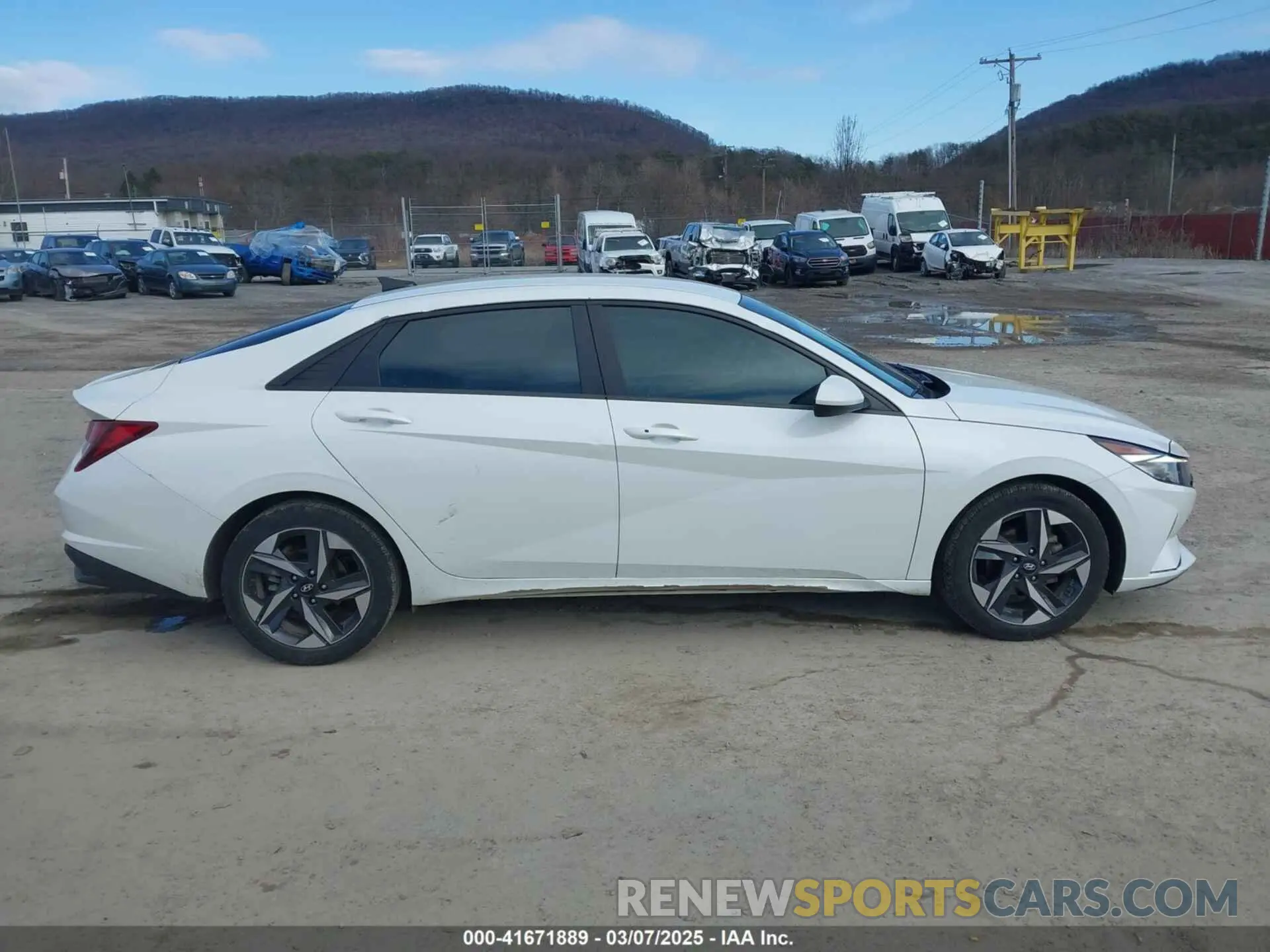 13 fotografías del automóvil dañado 5NPLS4AG6PH091296 HYUNDAI ELANTRA 2023