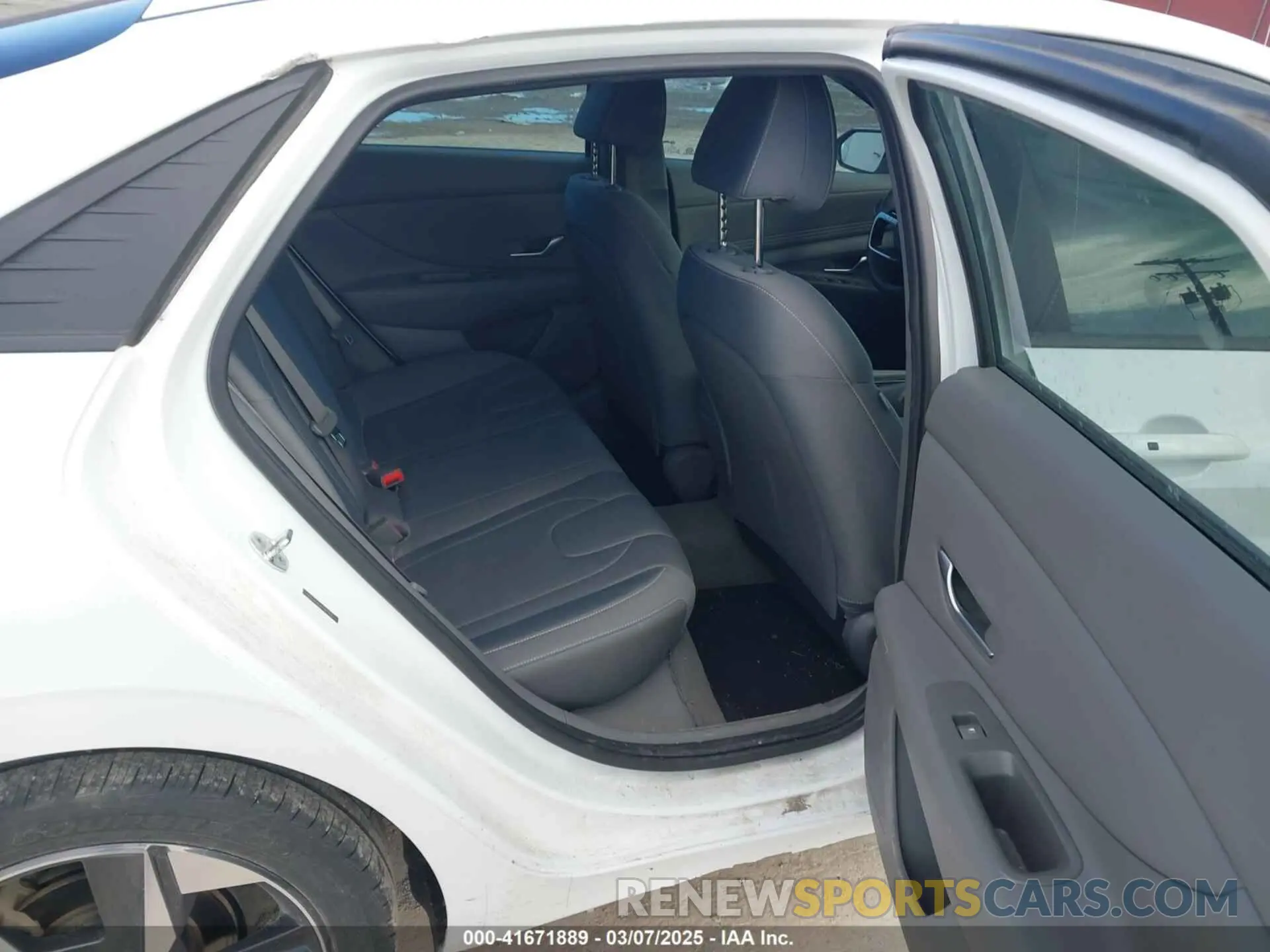 8 fotografías del automóvil dañado 5NPLS4AG6PH091296 HYUNDAI ELANTRA 2023