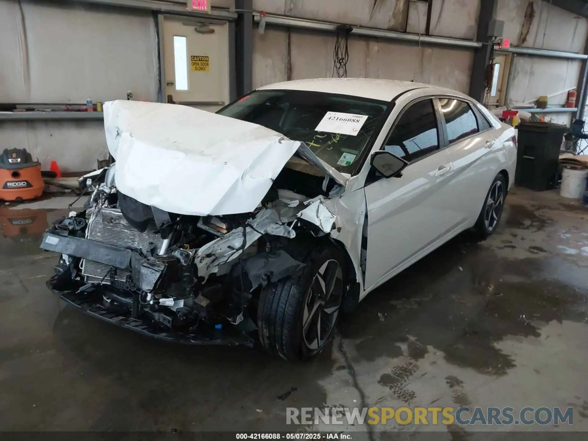 2 fotografías del automóvil dañado 5NPLS4AG7PH100586 HYUNDAI ELANTRA 2023