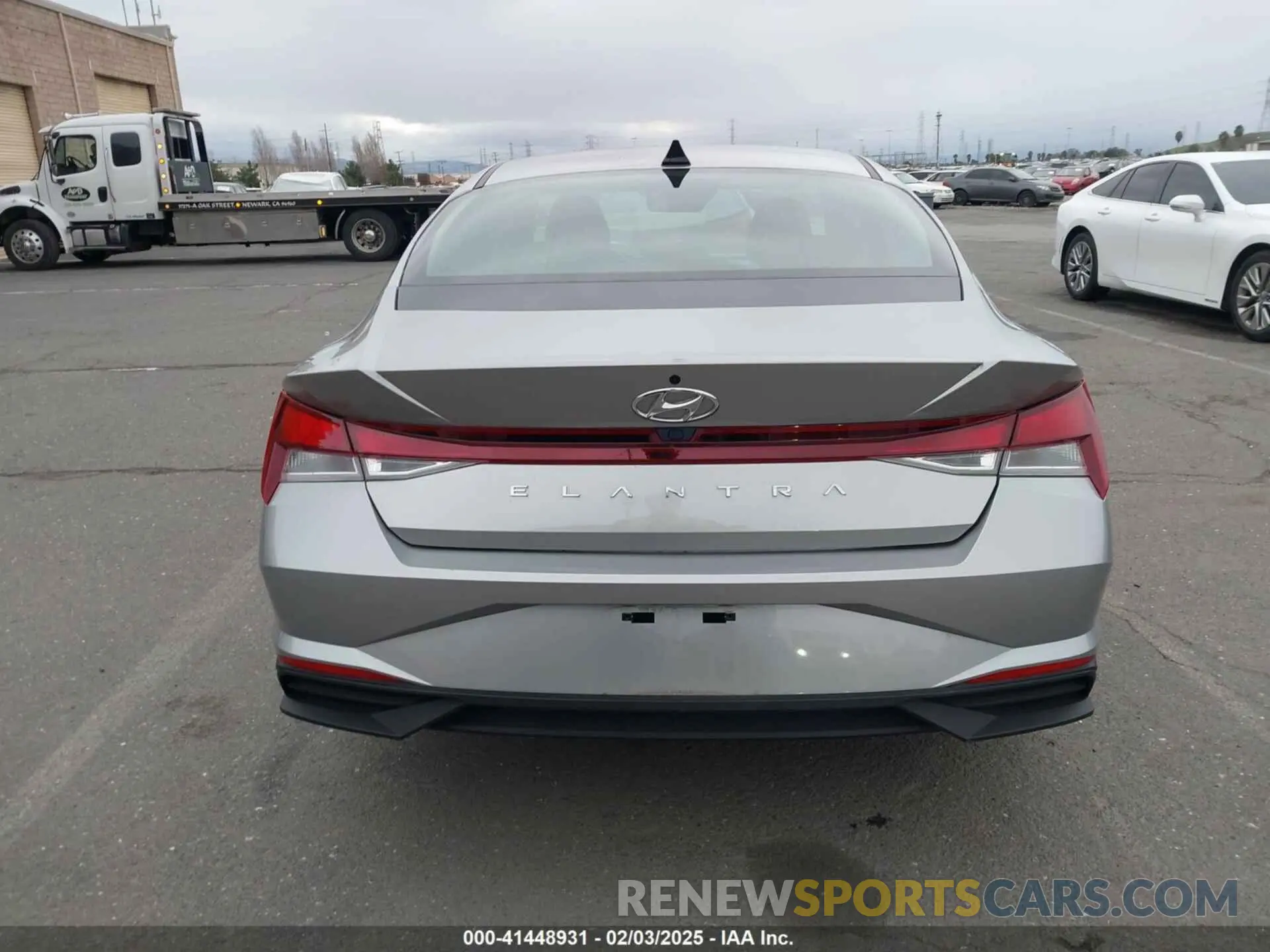 17 fotografías del automóvil dañado 5NPLS4AG8PH098461 HYUNDAI ELANTRA 2023