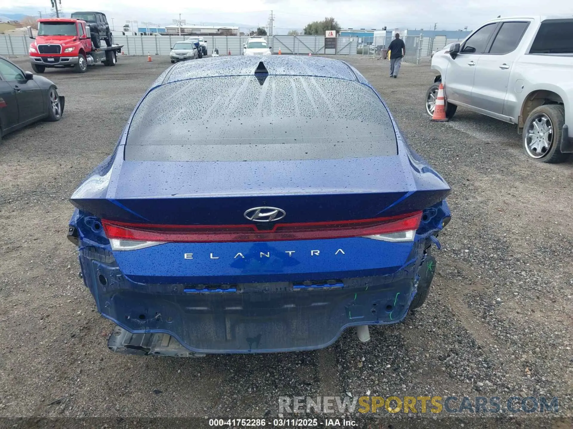 17 fotografías del automóvil dañado 5NPLS4AG9PH105742 HYUNDAI ELANTRA 2023