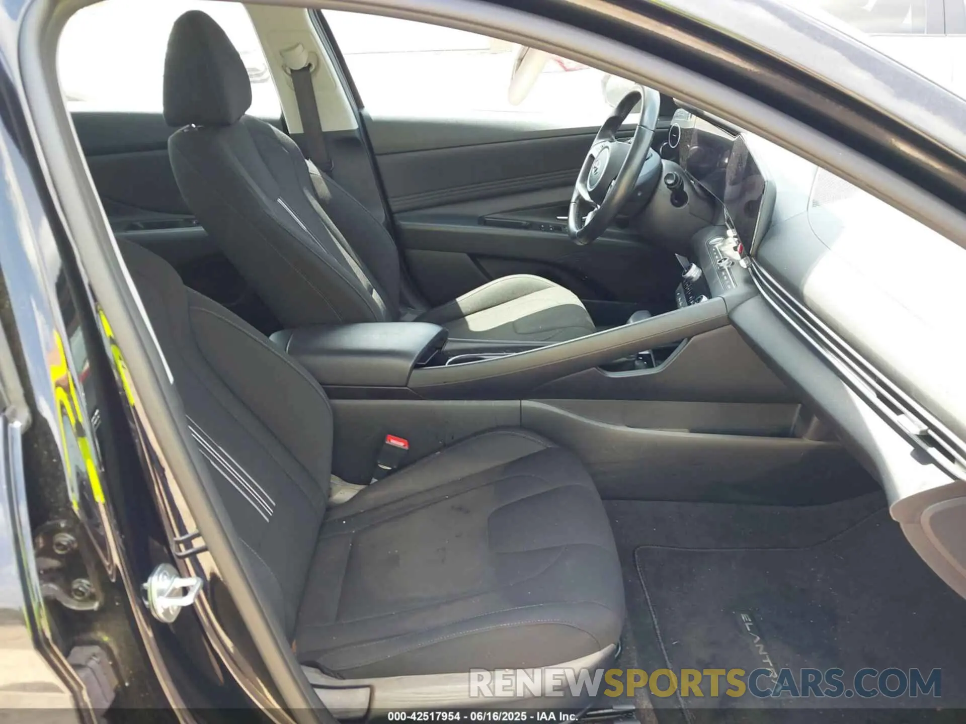 5 fotografías del automóvil dañado 5NPLS4AG9PH113937 HYUNDAI ELANTRA 2023