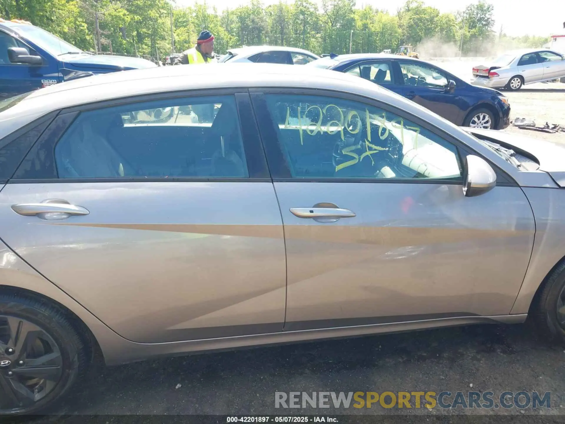 14 fotografías del automóvil dañado KMHLM4AG2PU379294 HYUNDAI ELANTRA 2023