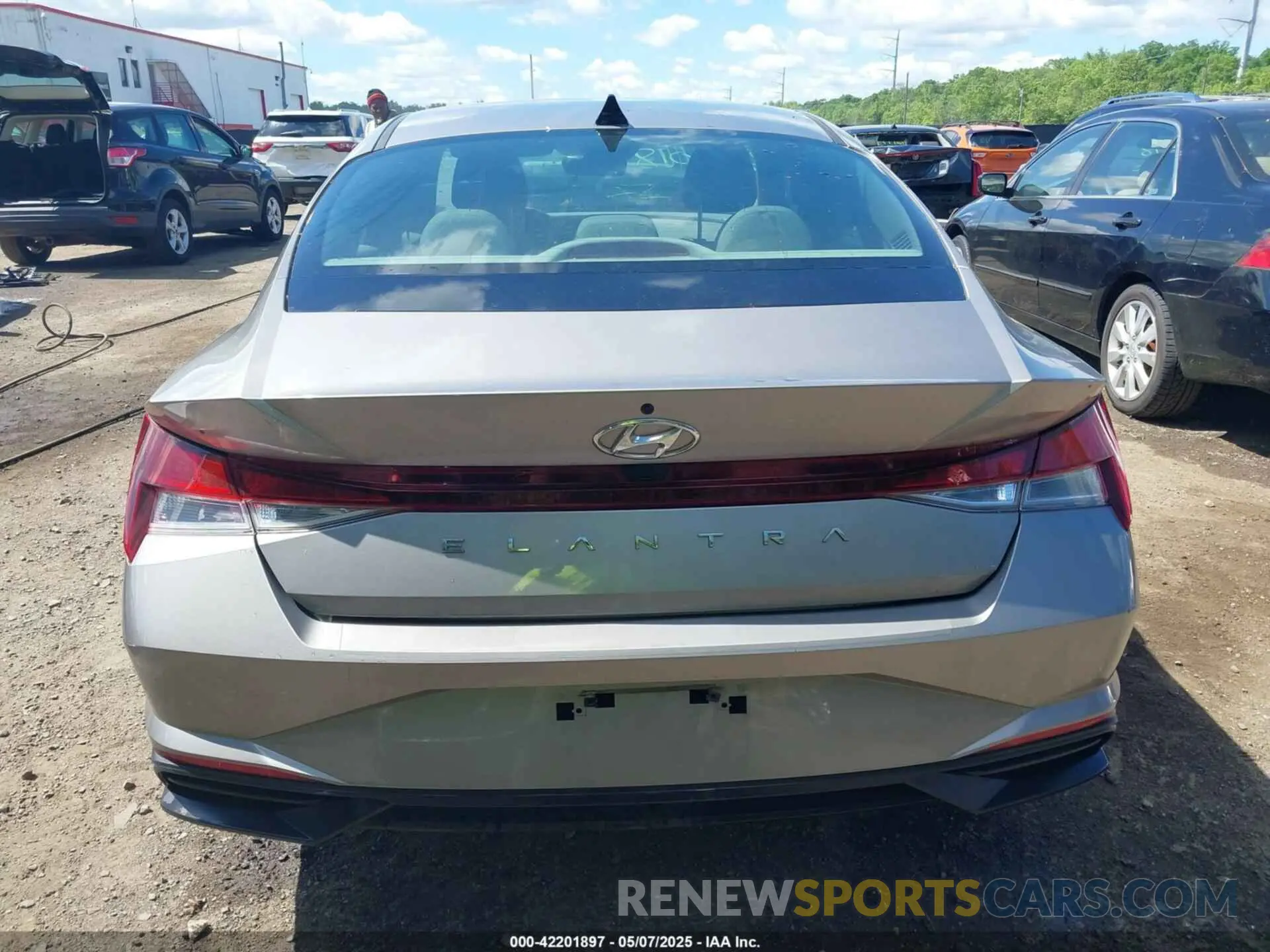 17 fotografías del automóvil dañado KMHLM4AG2PU379294 HYUNDAI ELANTRA 2023
