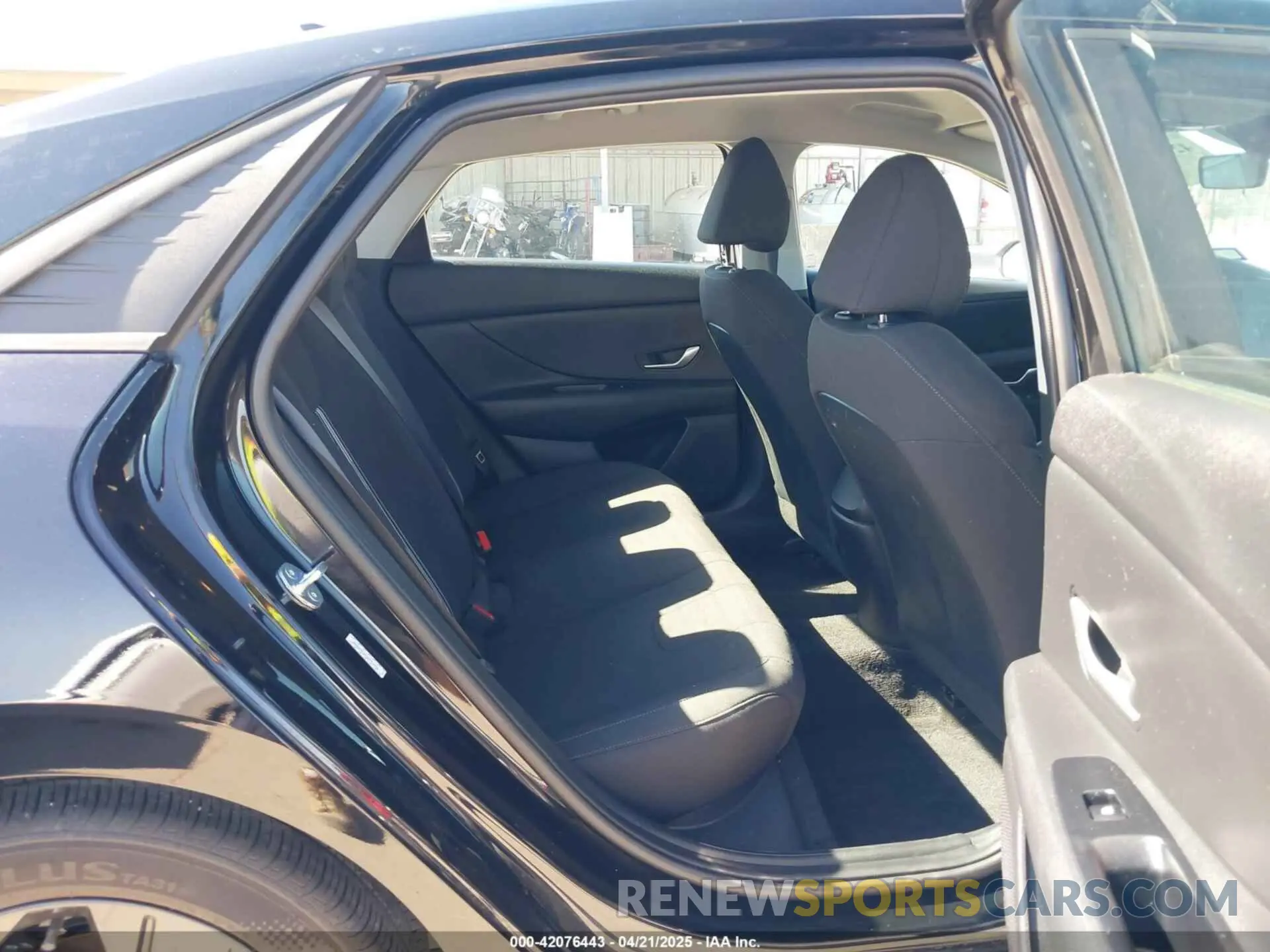 8 fotografías del automóvil dañado KMHLM4AG4PU625696 HYUNDAI ELANTRA 2023