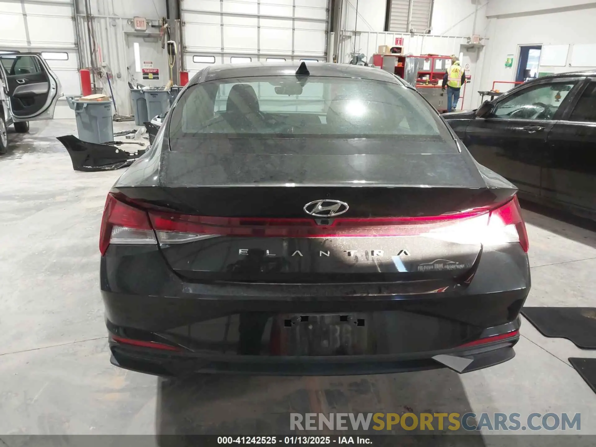 17 fotografías del automóvil dañado KMHLS4AG8PU604615 HYUNDAI ELANTRA 2023