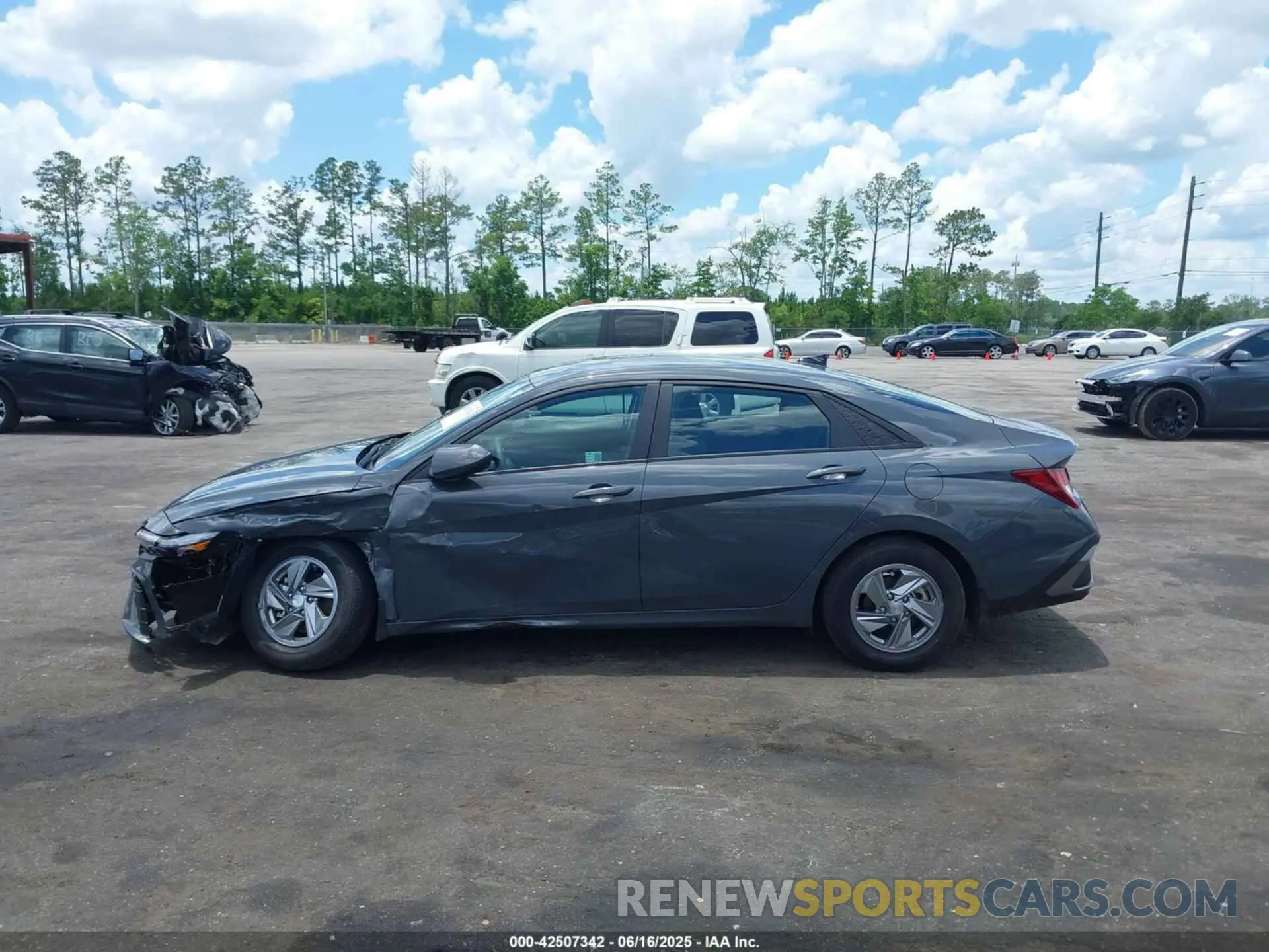 14 fotografías del automóvil dañado KMHLL4DG7RU818474 HYUNDAI ELANTRA 2024