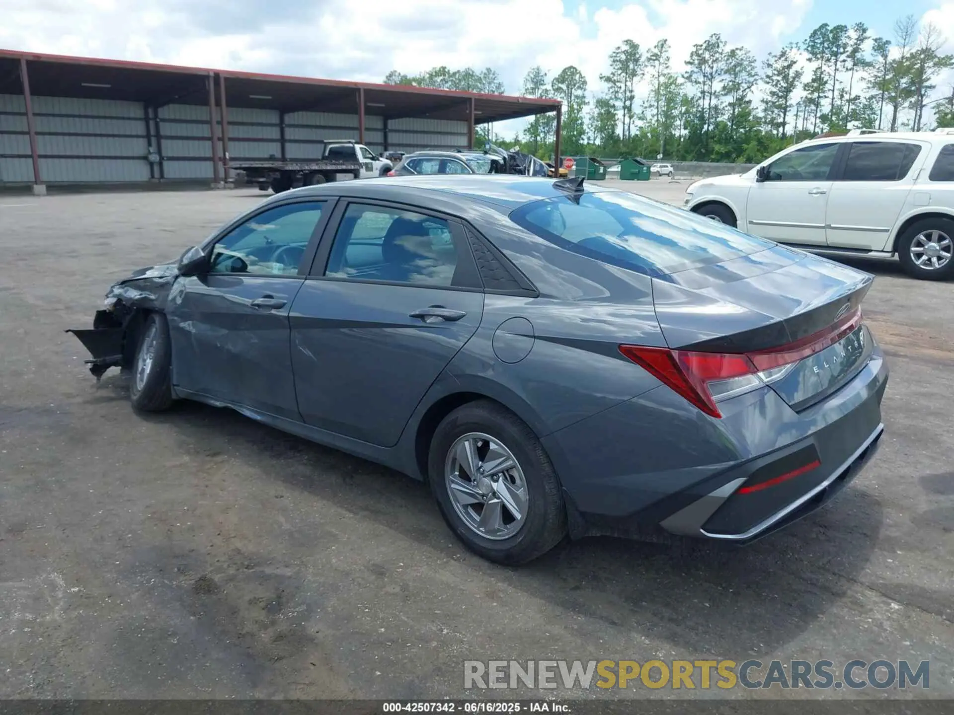 3 fotografías del automóvil dañado KMHLL4DG7RU818474 HYUNDAI ELANTRA 2024