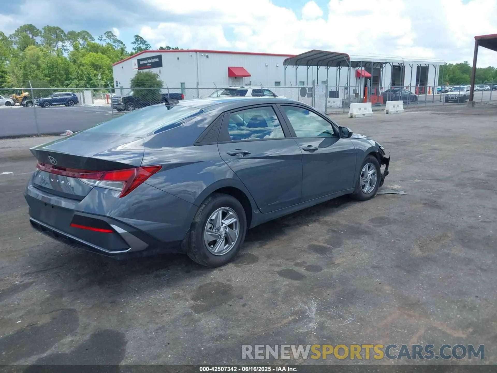 4 fotografías del automóvil dañado KMHLL4DG7RU818474 HYUNDAI ELANTRA 2024