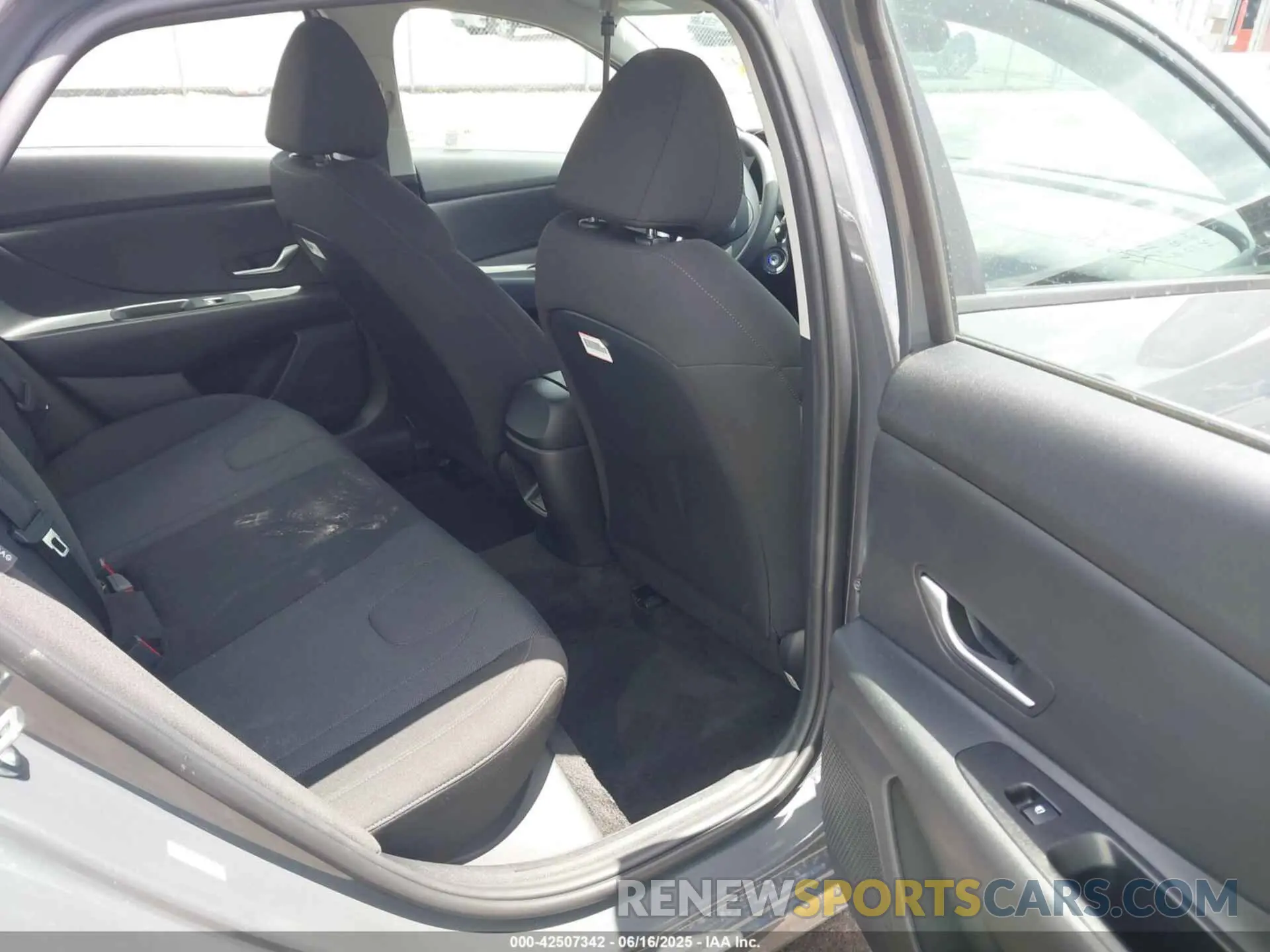 8 fotografías del automóvil dañado KMHLL4DG7RU818474 HYUNDAI ELANTRA 2024