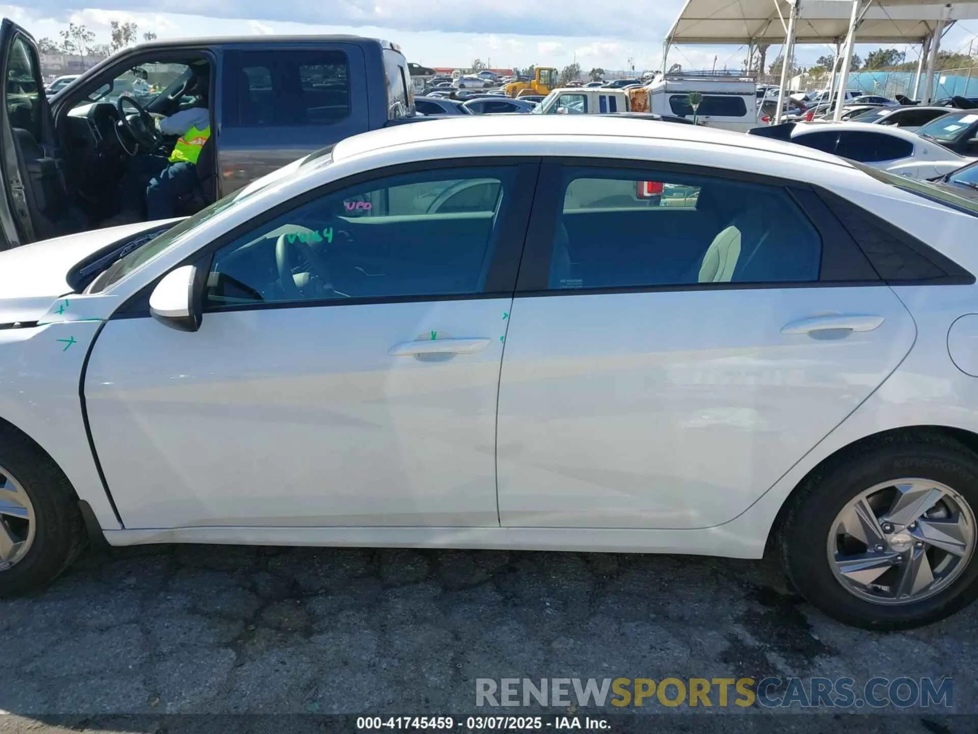 15 fotografías del automóvil dañado KMHLL4DG8RU815244 HYUNDAI ELANTRA 2024