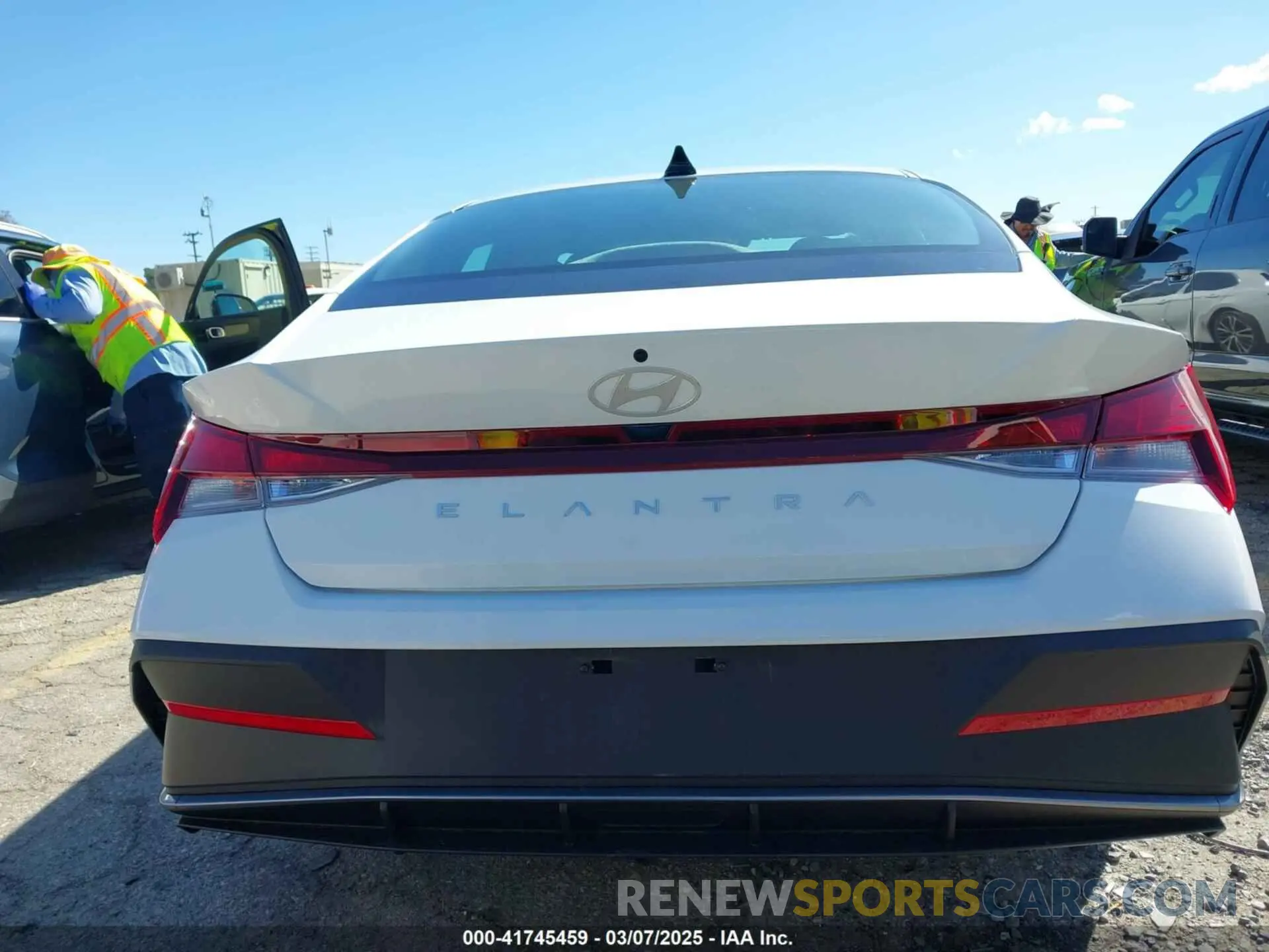 17 fotografías del automóvil dañado KMHLL4DG8RU815244 HYUNDAI ELANTRA 2024