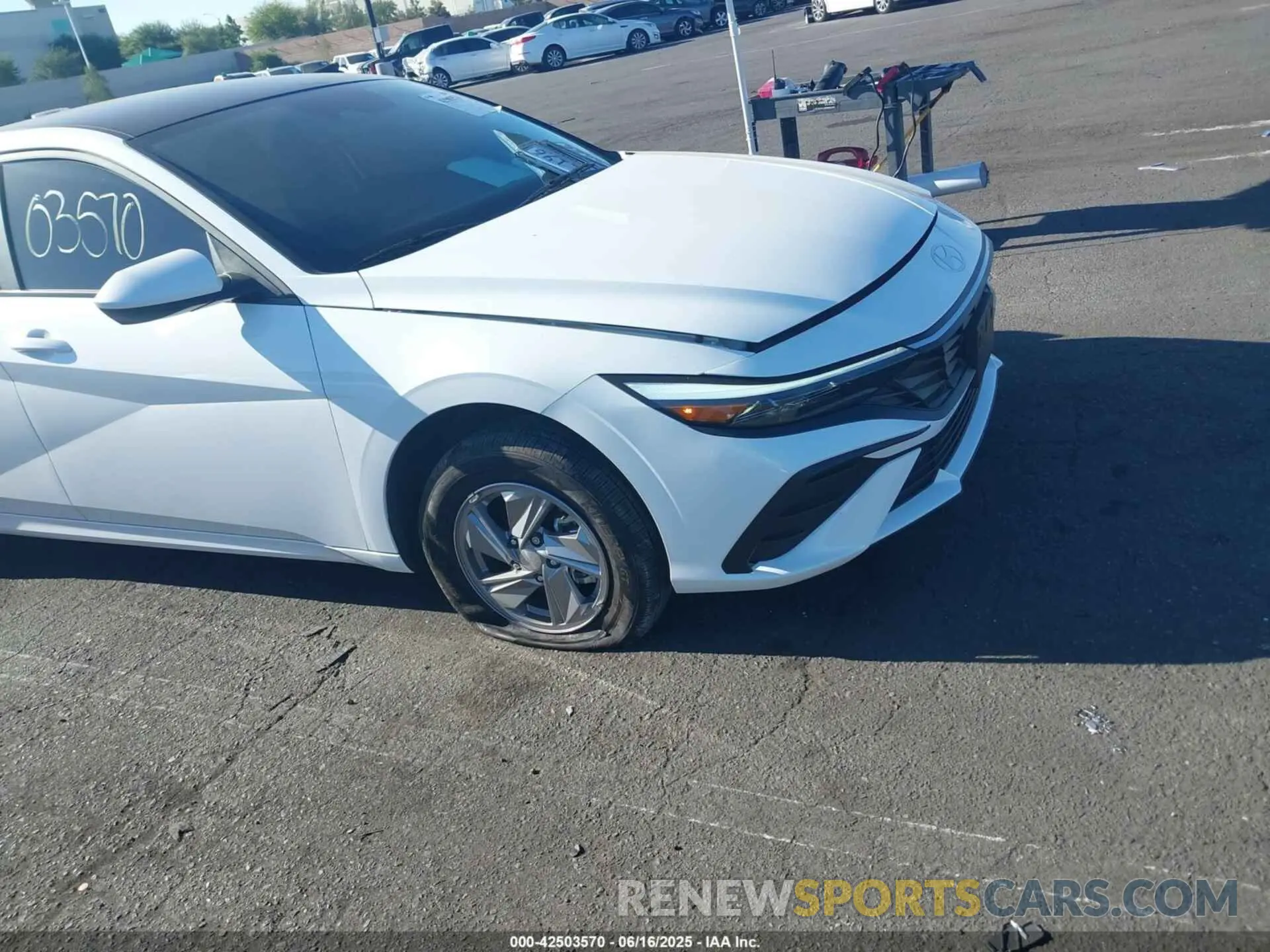 17 fotografías del automóvil dañado KMHLL4DG8RU816118 HYUNDAI ELANTRA 2024