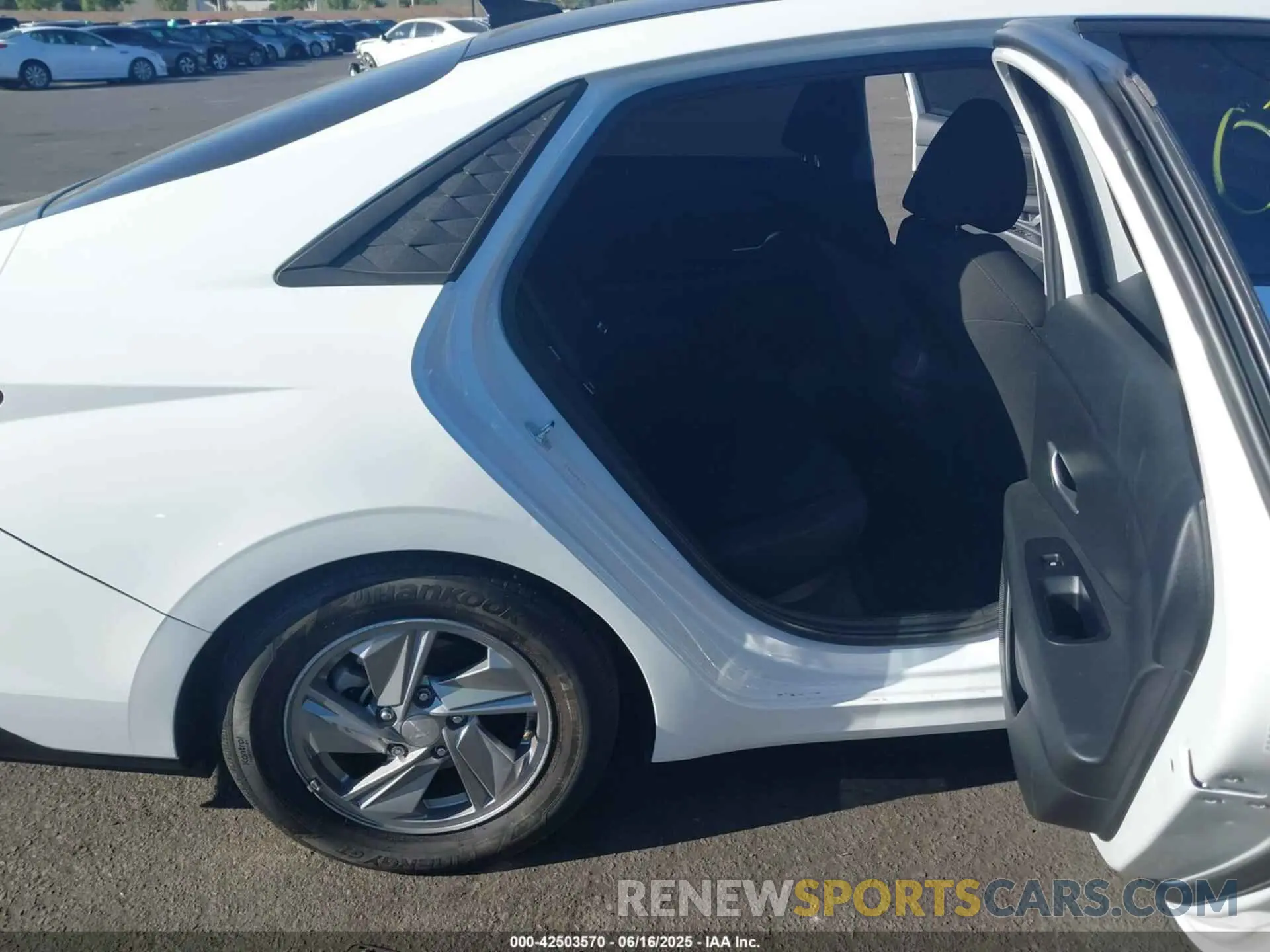 8 fotografías del automóvil dañado KMHLL4DG8RU816118 HYUNDAI ELANTRA 2024