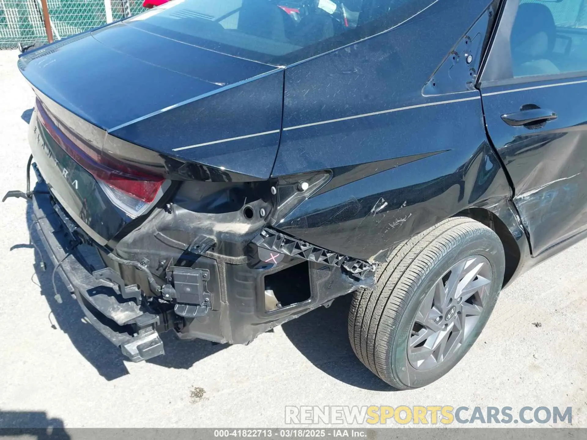 18 fotografías del automóvil dañado KMHLM4DG0RU640615 HYUNDAI ELANTRA 2024