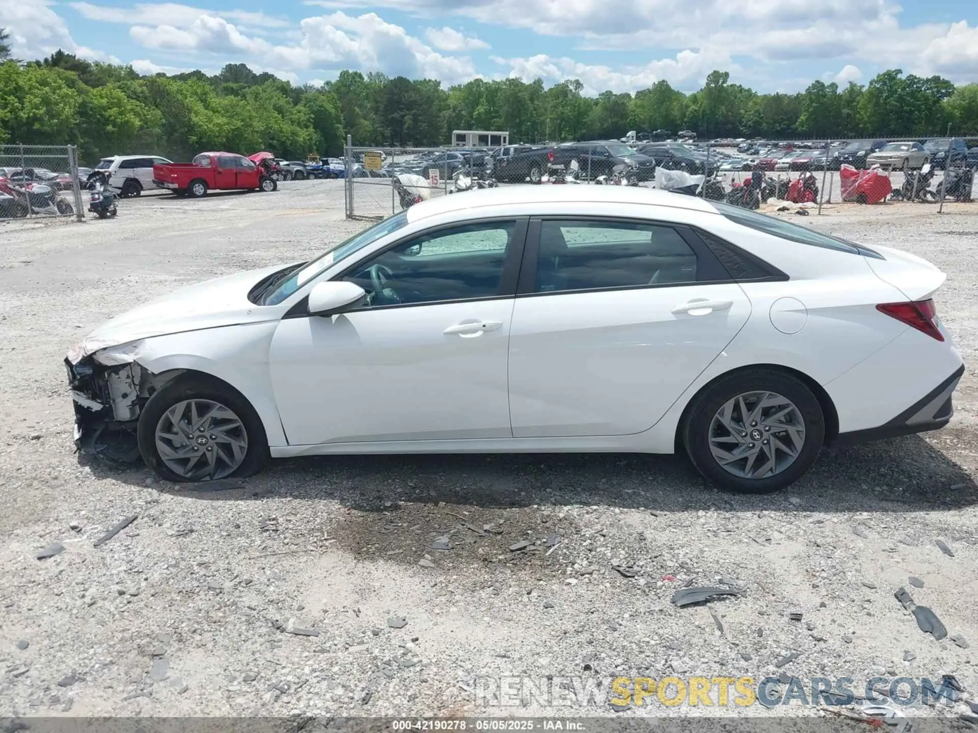 15 fotografías del automóvil dañado KMHLM4DG0RU672240 HYUNDAI ELANTRA 2024